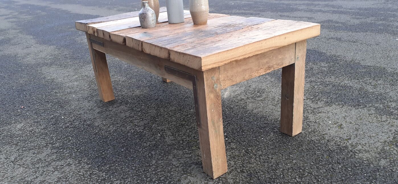 Table basse style brutaliste