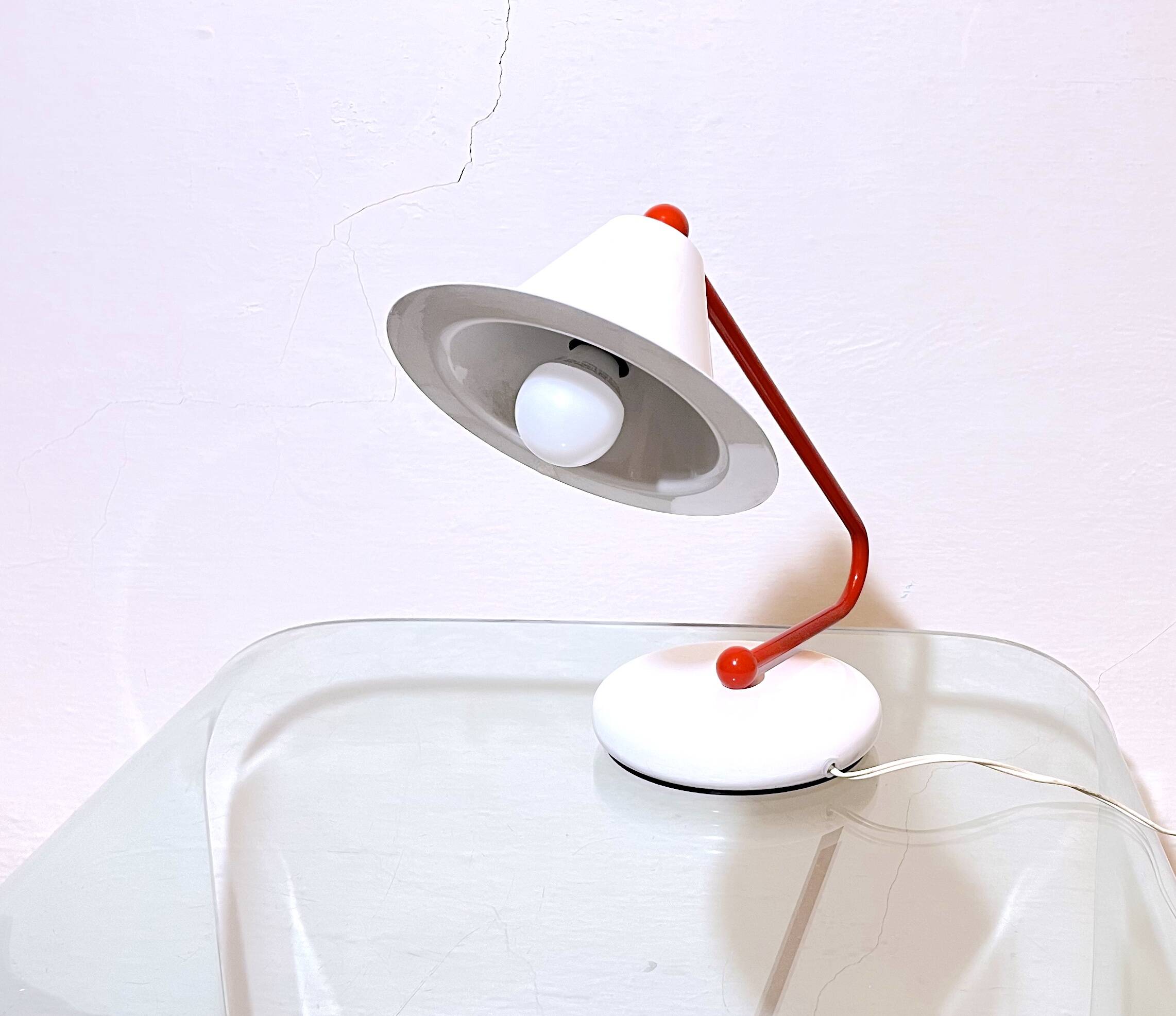 Memphis Milano lamp, red and white, 1980s Italy