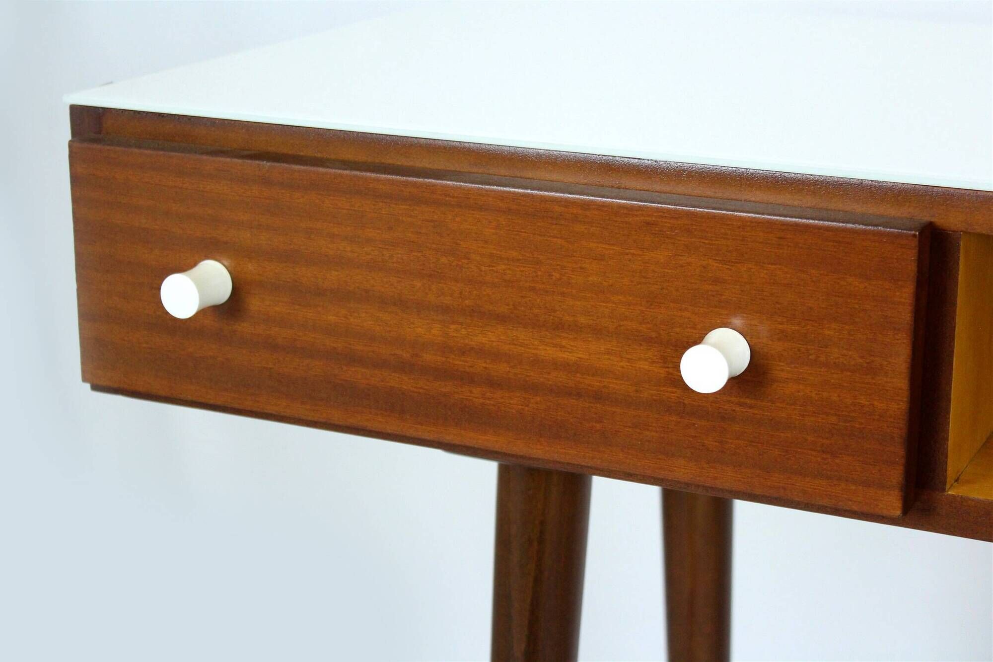 Bureau restauré du milieu du siècle par Up Zavody, années 1960