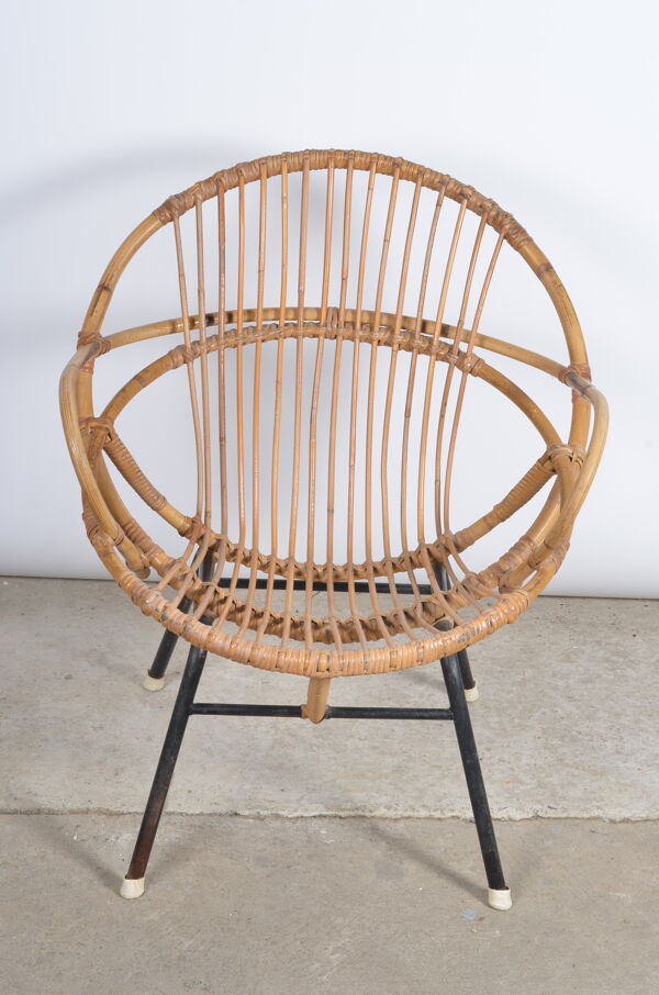 Fauteuil coquille en rotin avec accoudoirs