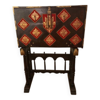 Spanish walnut cabinet: BARGUEGNO 2nd part of the 17th century