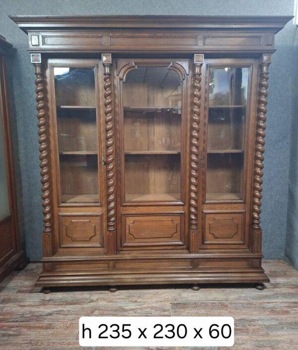 bibliothèque en chêne massif de style Louis XIII, travail du XIXe