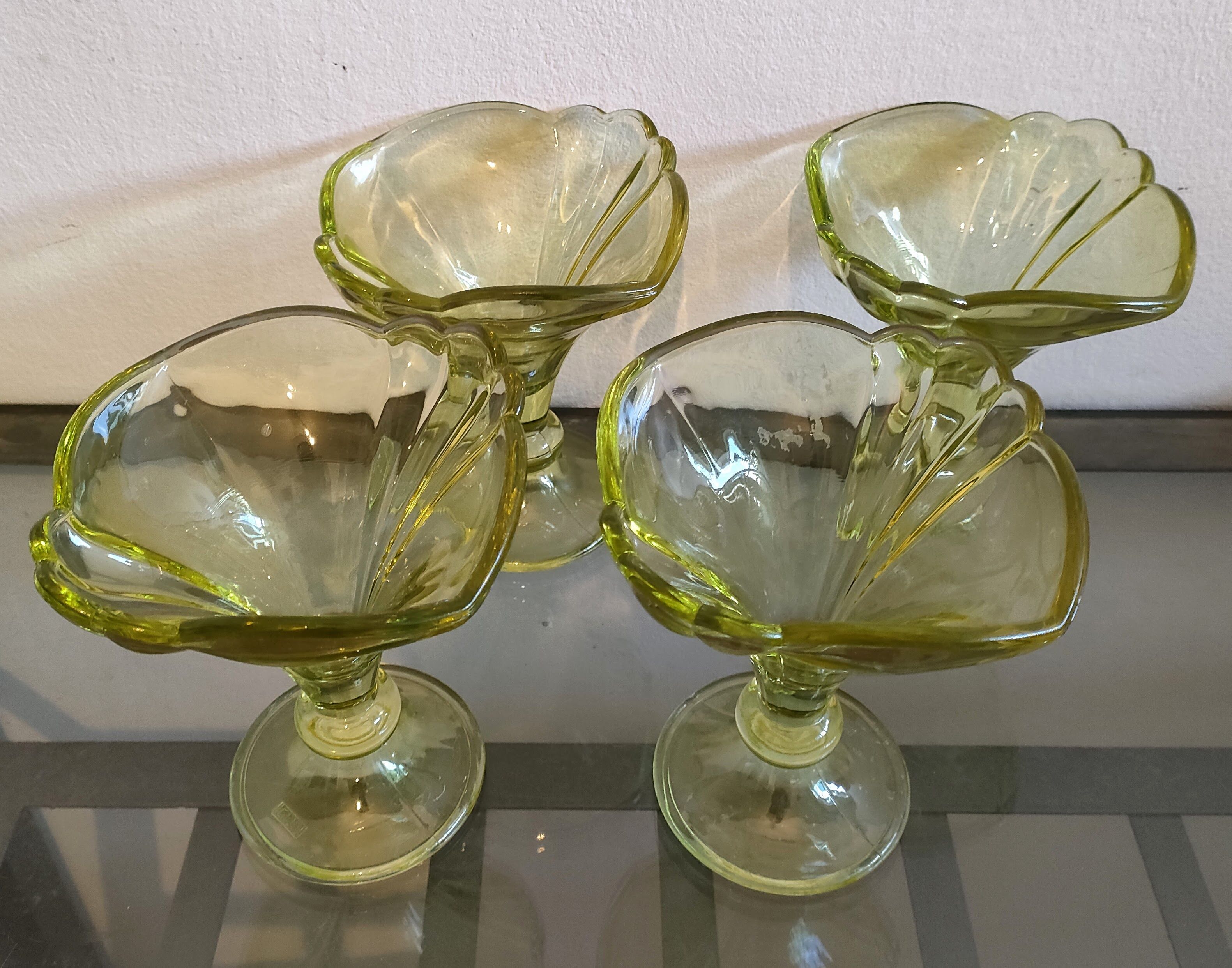 Lot 4 coupes tulipe en verre