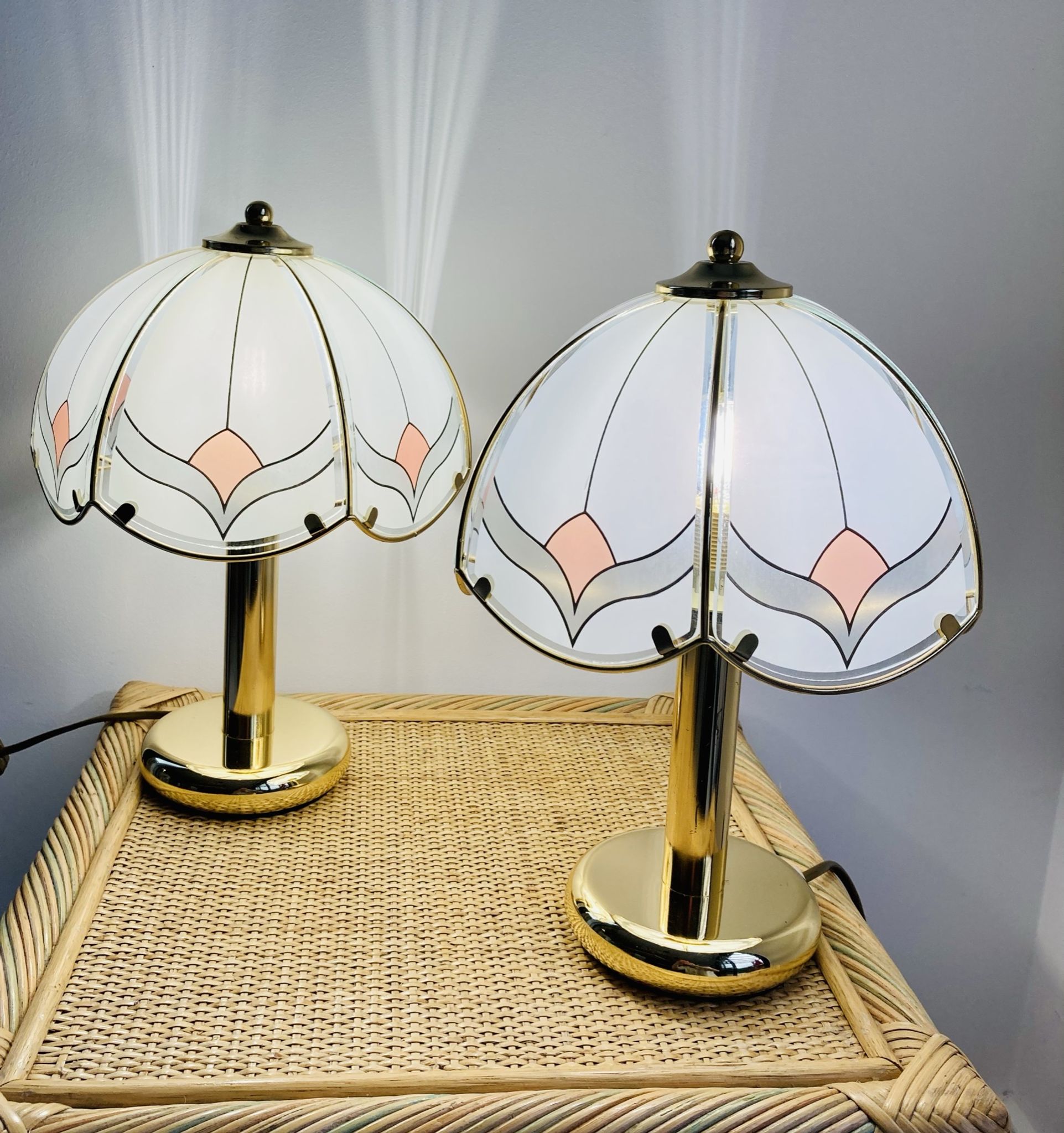 Pair of tiffany bedside lamp in glass and brass AF Cinquanta, Italy