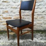 Scandinavian chairs in skaï