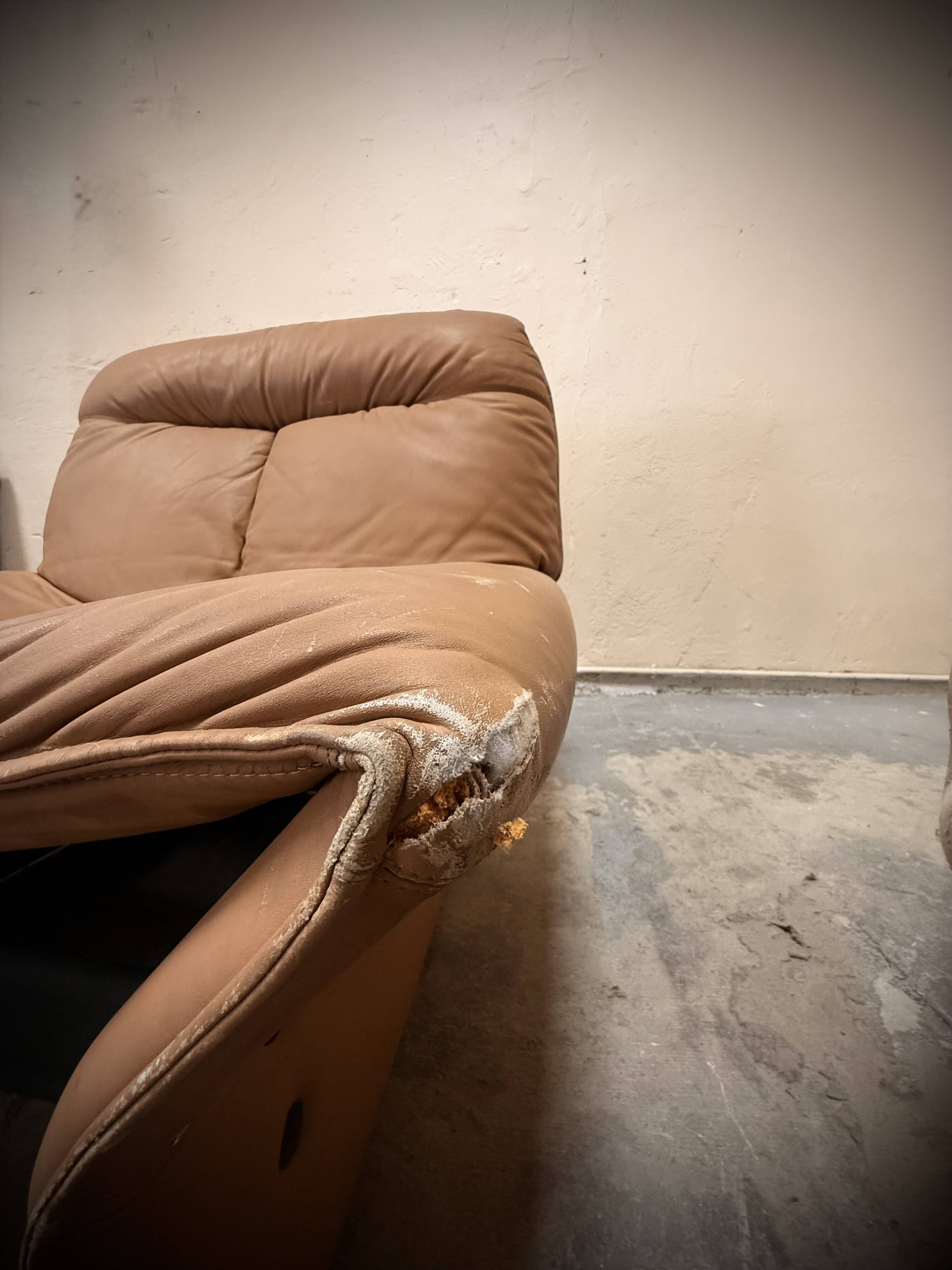 Pair of Gianni Pareschi lounge chairs for Busnelli, vintage leather from the 1970s.