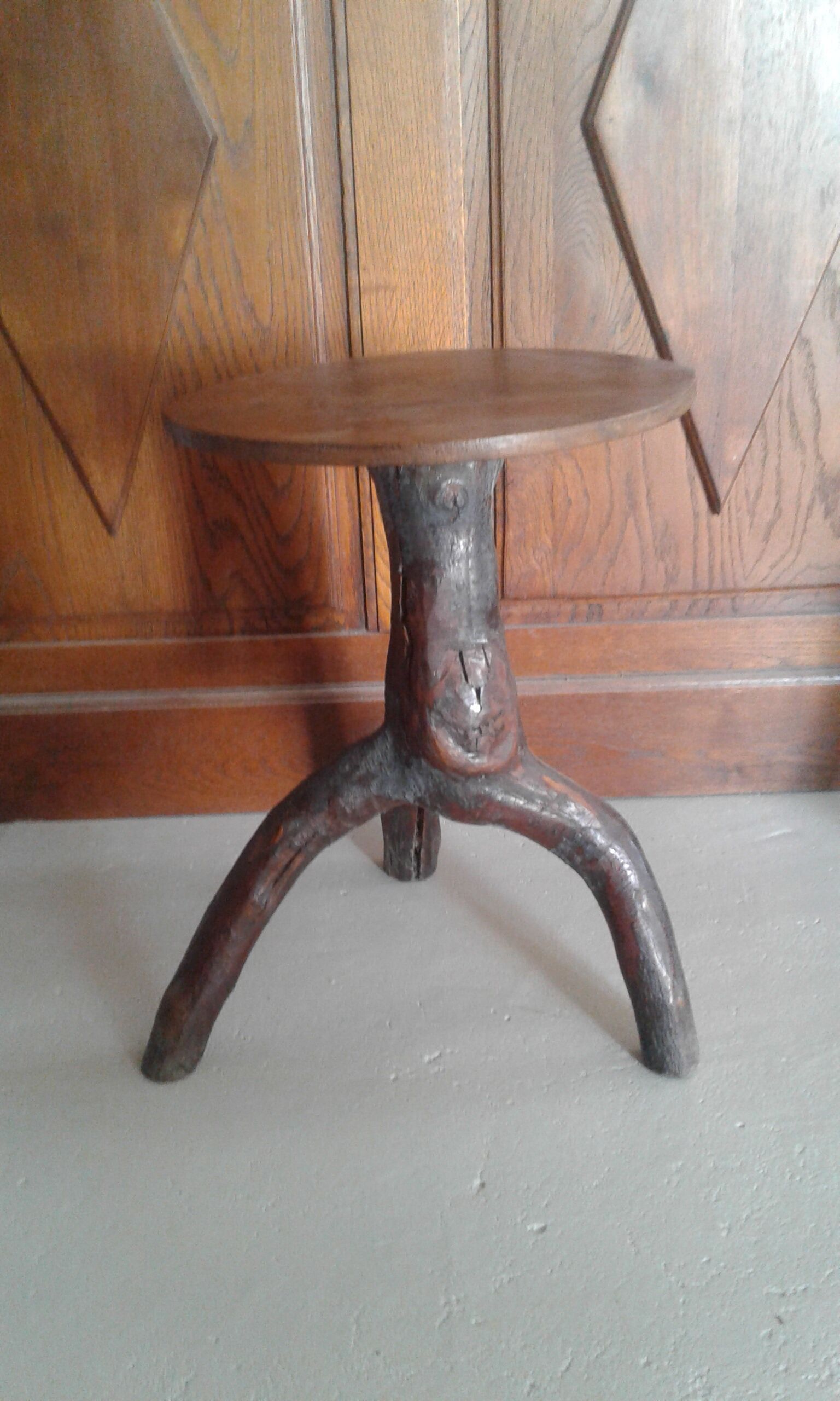 Brutalist stool tripote.vintage