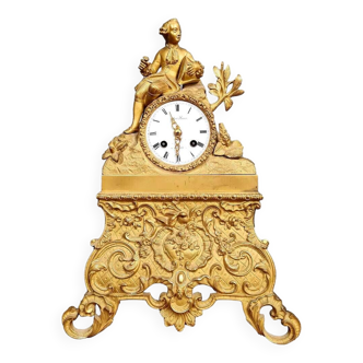 Pendule époque Louis Philippe en bronze doré vers 1830