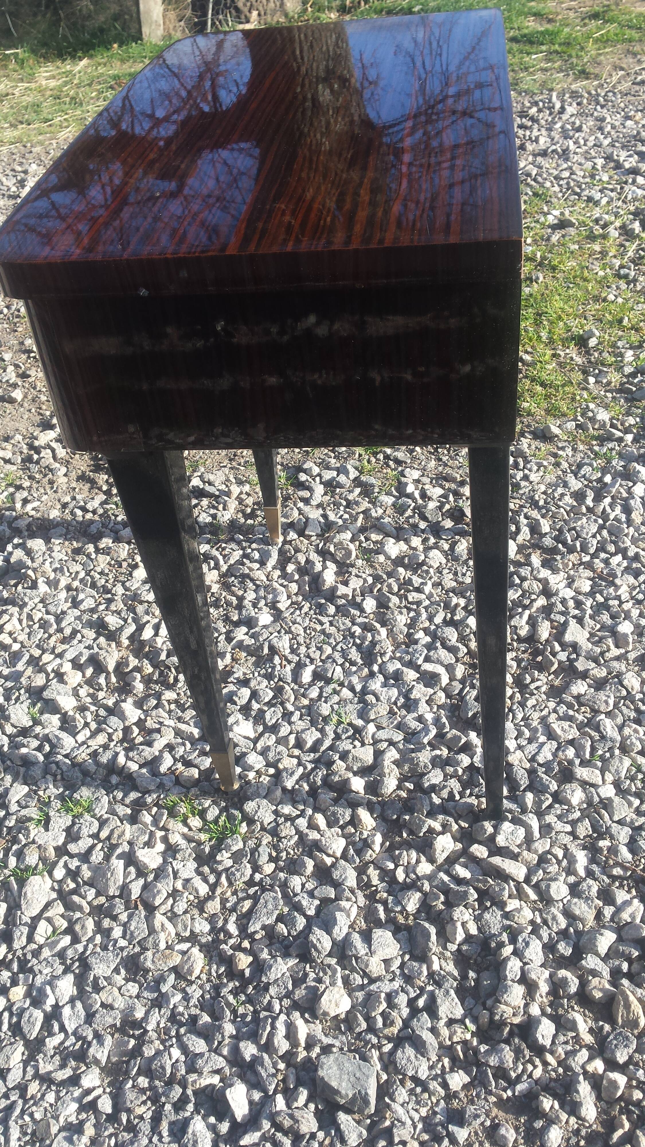 Lot of 2 bedside tables