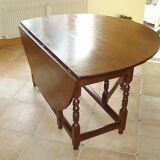 Gateleg table in cherry wood