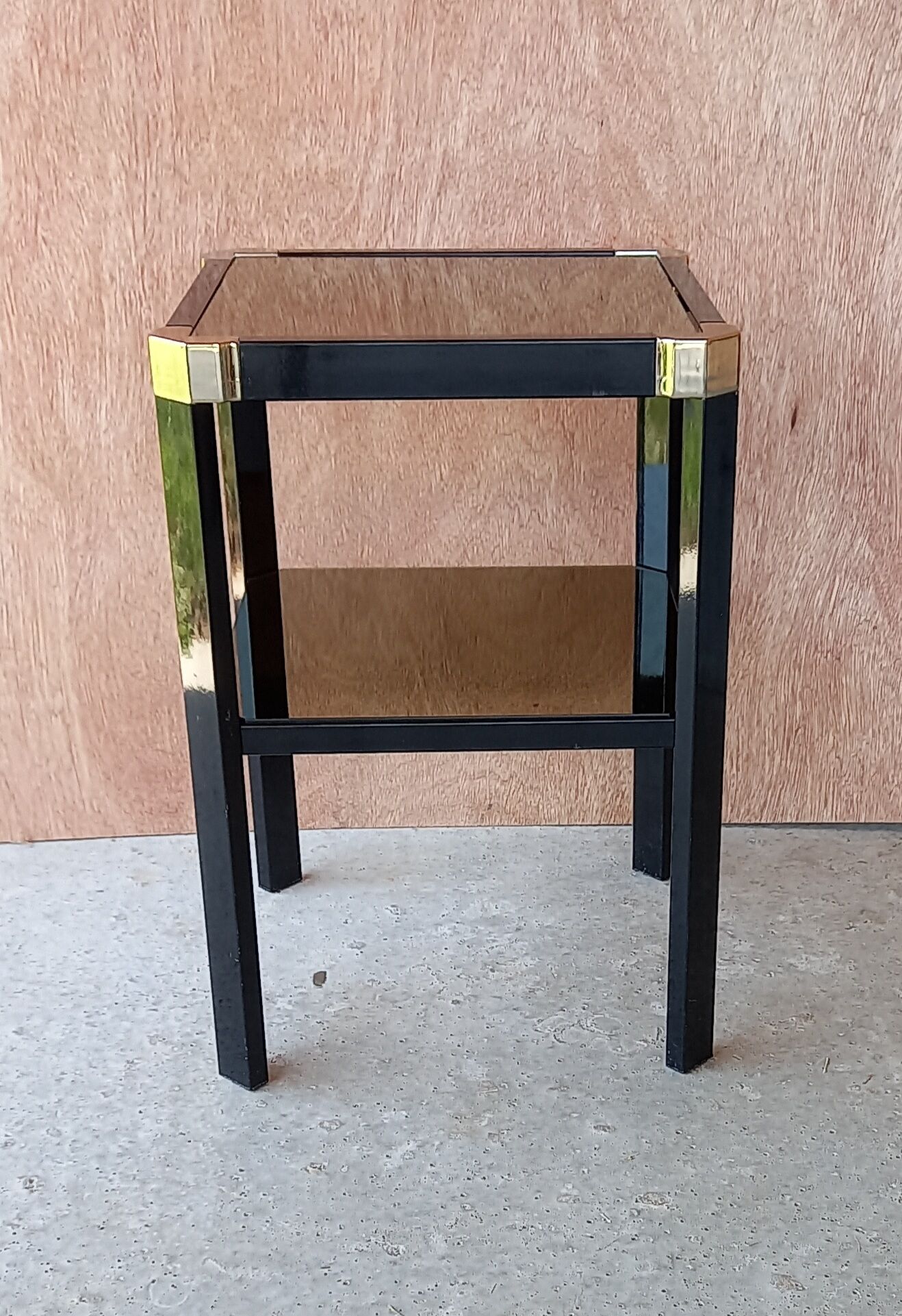 Romeo REGA side table, black lacquered metal and gilded bronze, 2 trays in smoked mirrors. TBE
