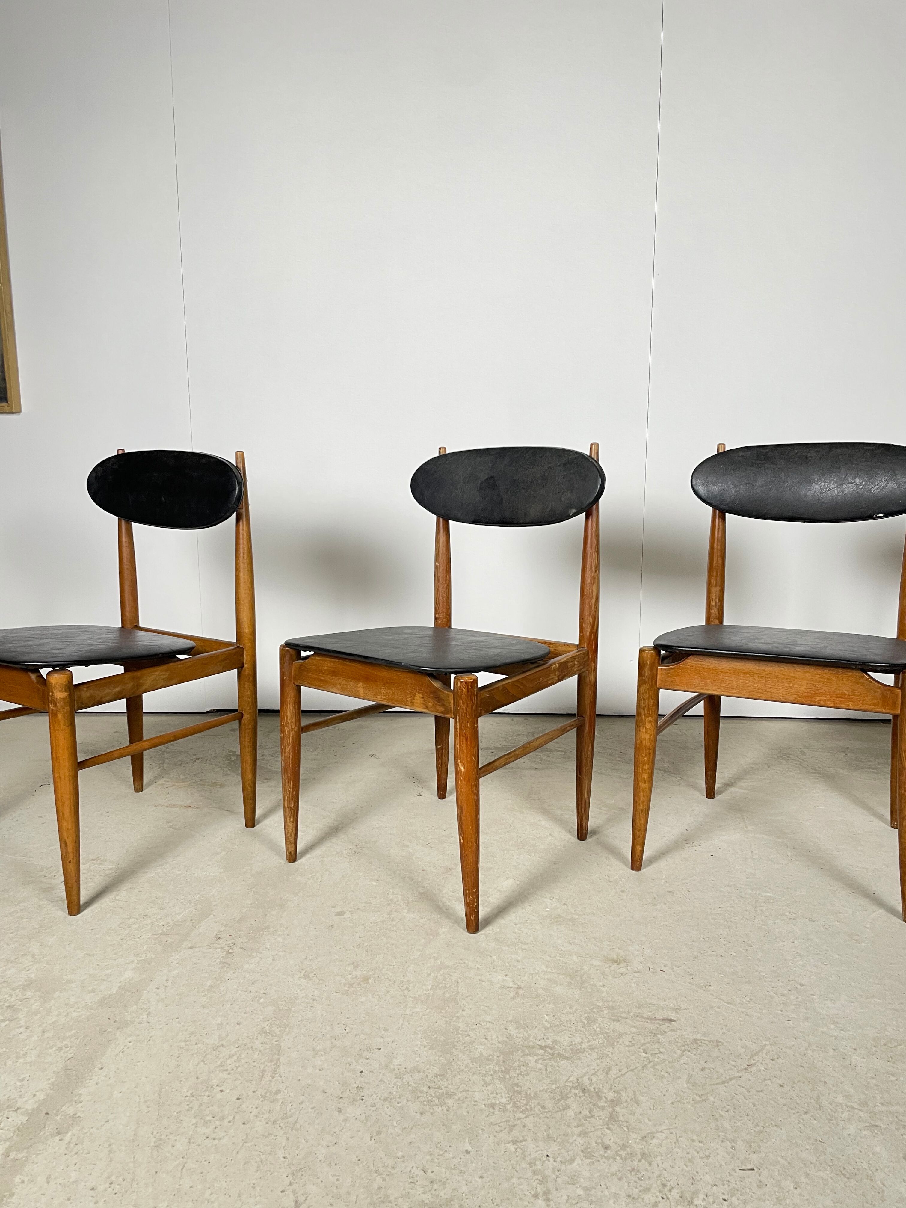 Set of 4 Scandinavian chairs
