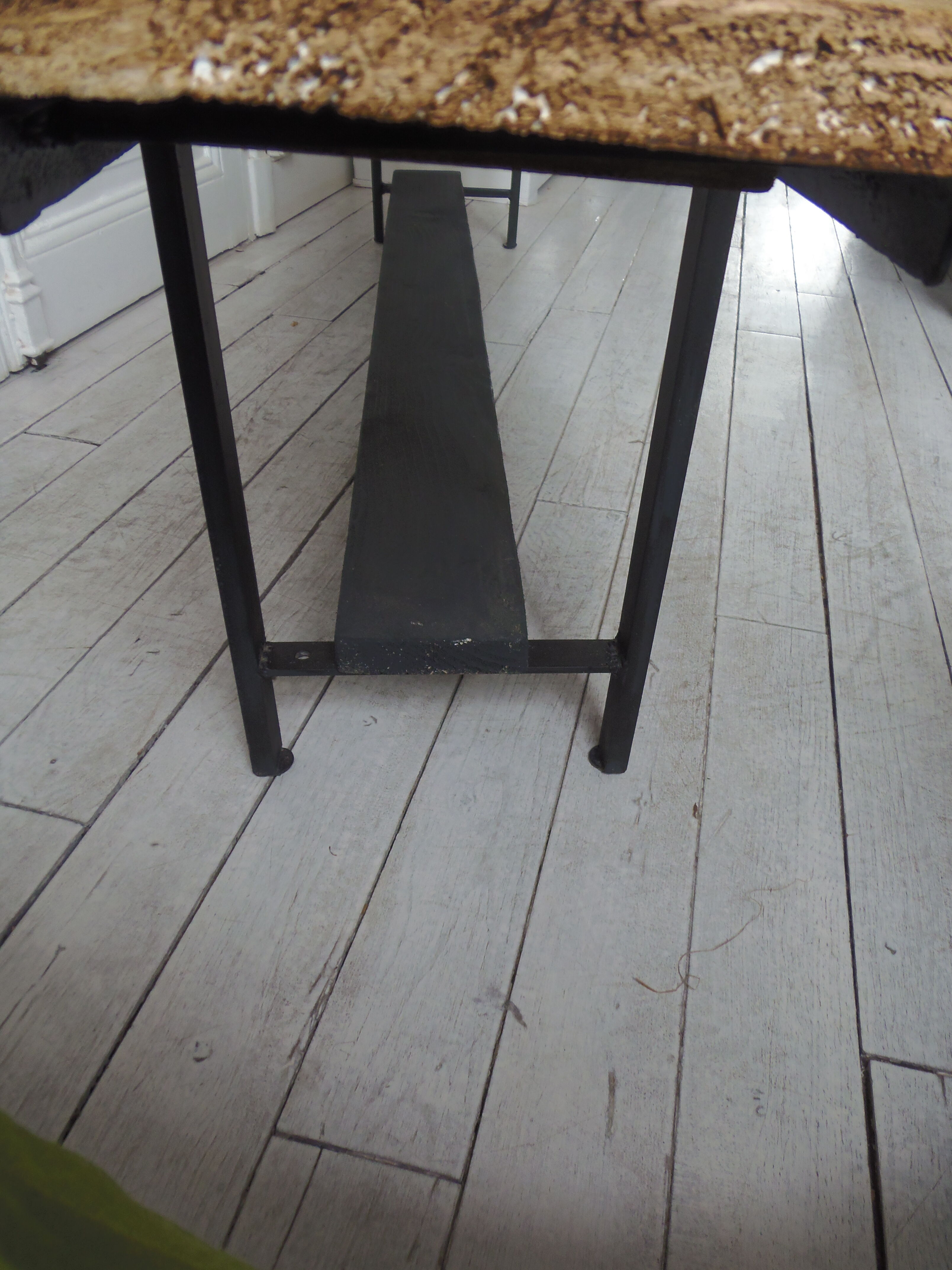 Bench metal structure and cross slate gray wood, waxed seat medium oak.
