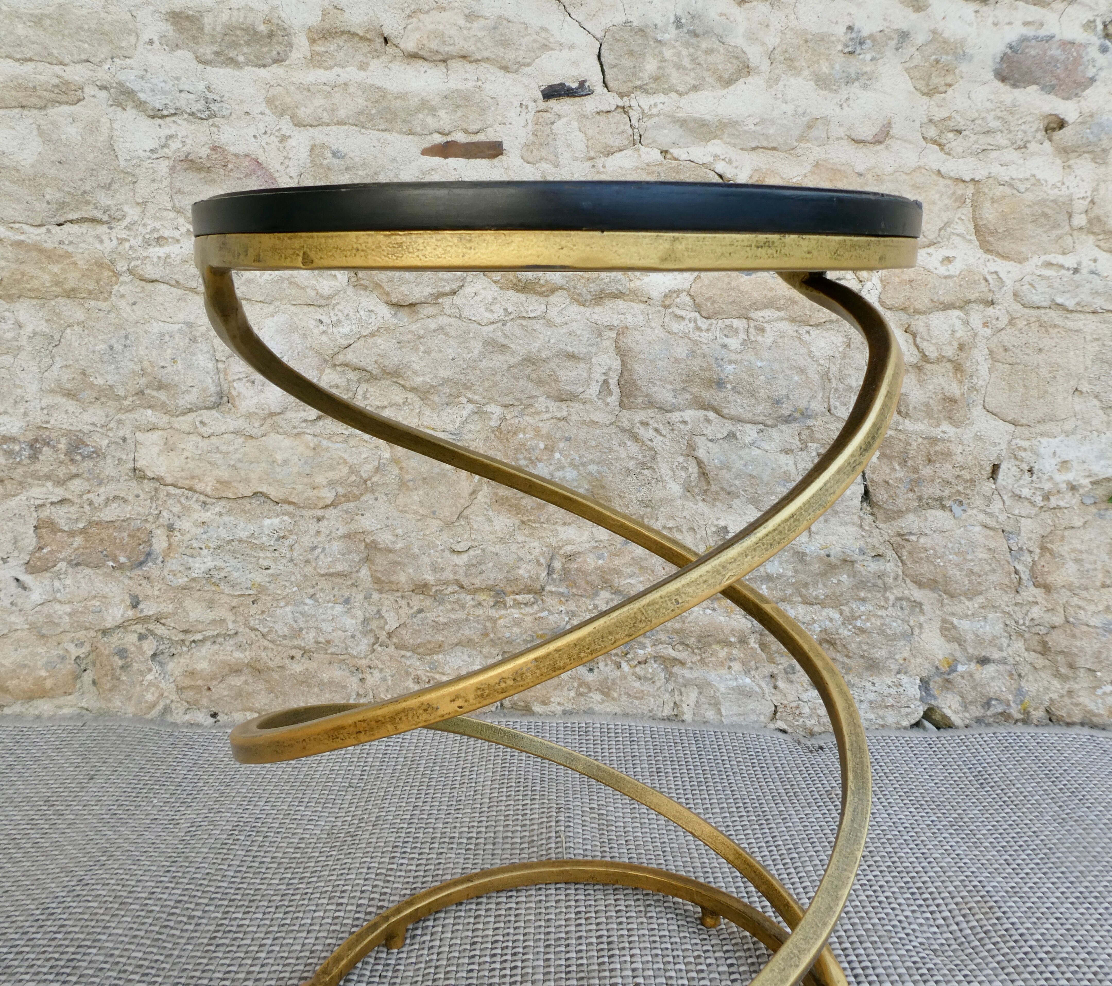 Spring-shaped end table in gold metal