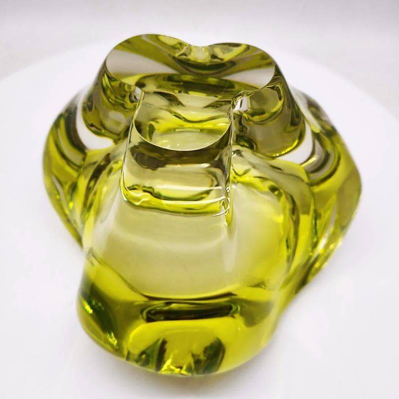 1950s large triangular ashtray - centerpiece or catch-all in Murano glass by Flavio Poli. Made in Italy. 20 x 17 x 13.5 h cm / 2.8 kg.