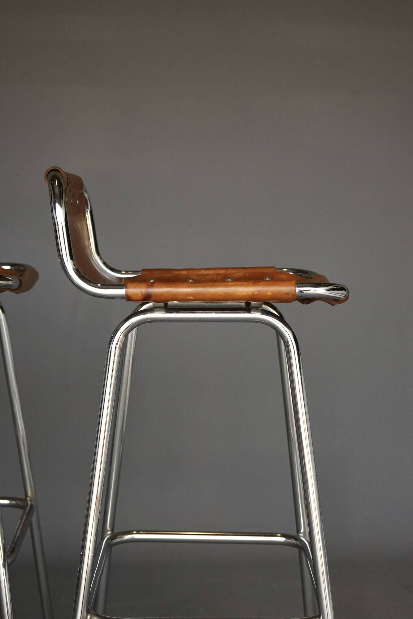 Tabourets de bar « Les Arcs » Dal Vera, sélectionnés par Charlotte Perriand. Lot de 4.