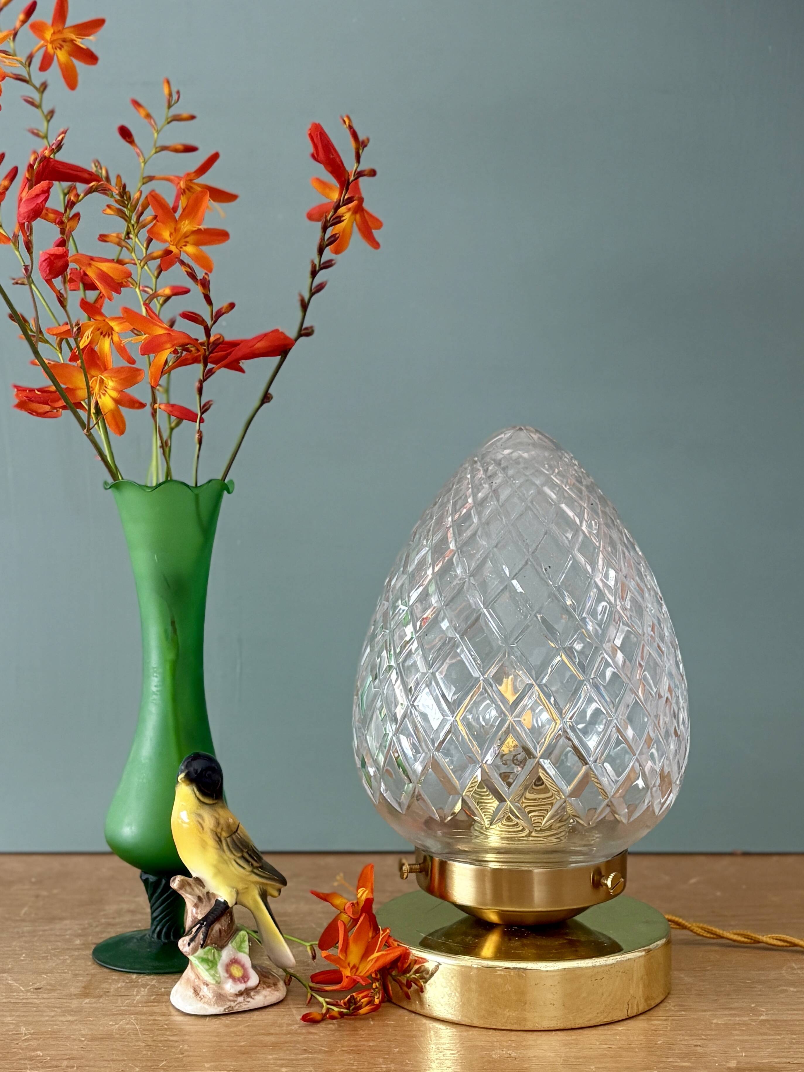 Lampe à poser globe vintage en verre ciselé