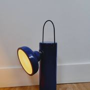 M Lamp de David Irwin, Éditeur Juniper, Lampe sur batterie portative nomade
