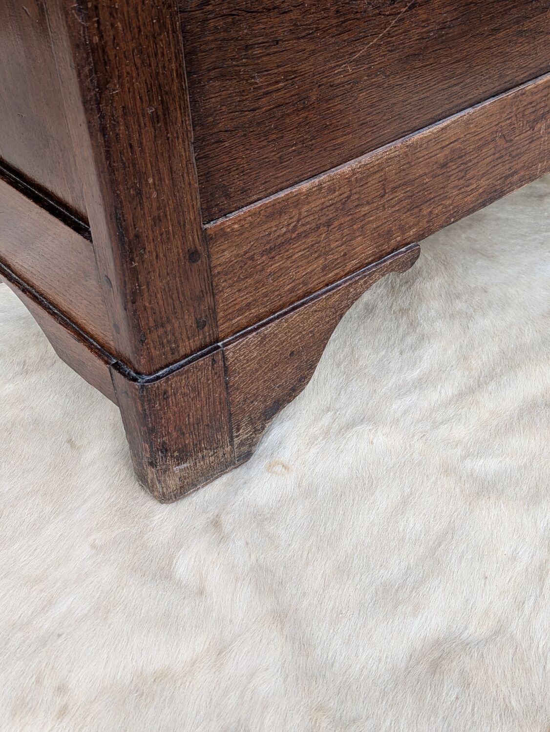 Oak chest of drawers