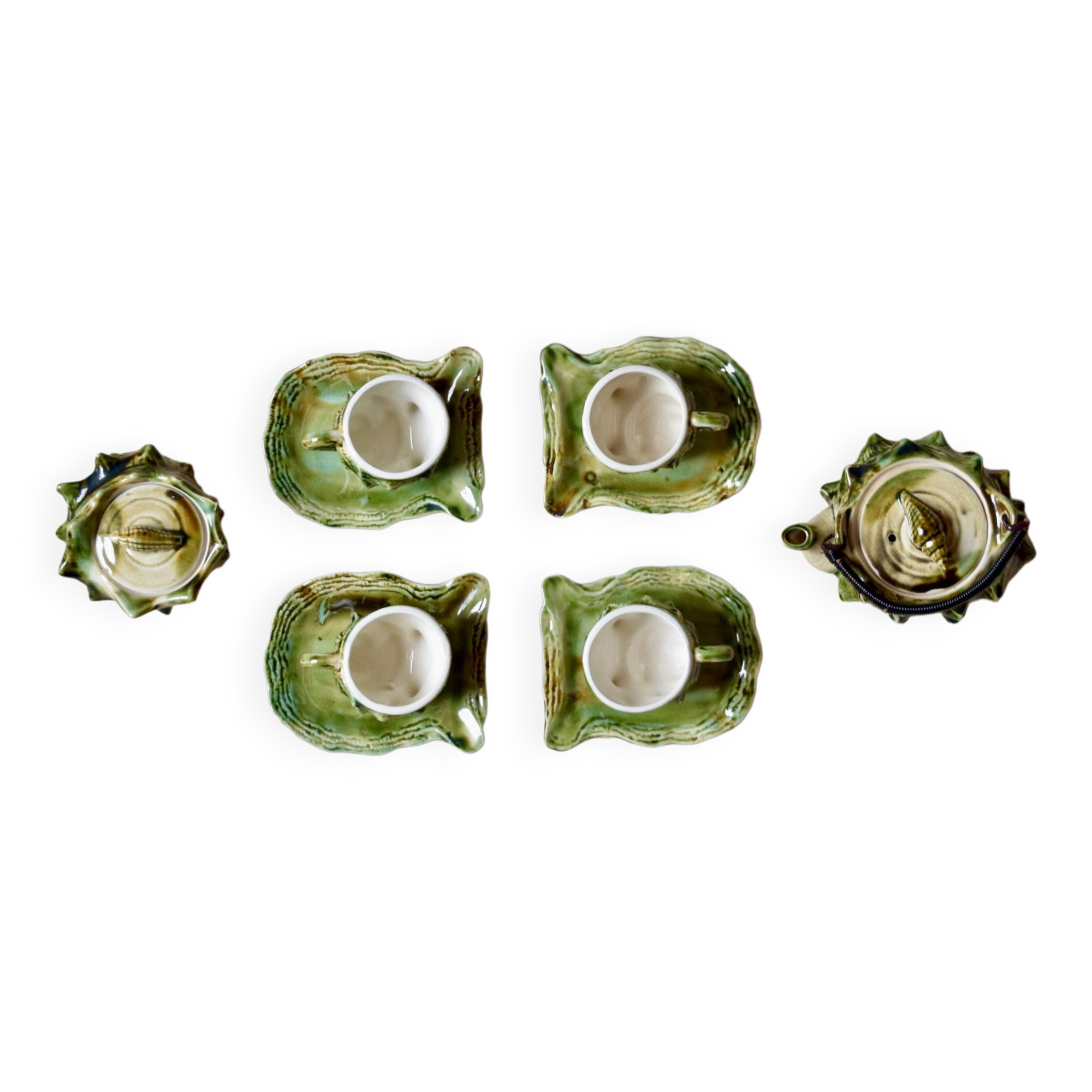 Vintage tea service in glazed ceramic - shape of conchs or shells