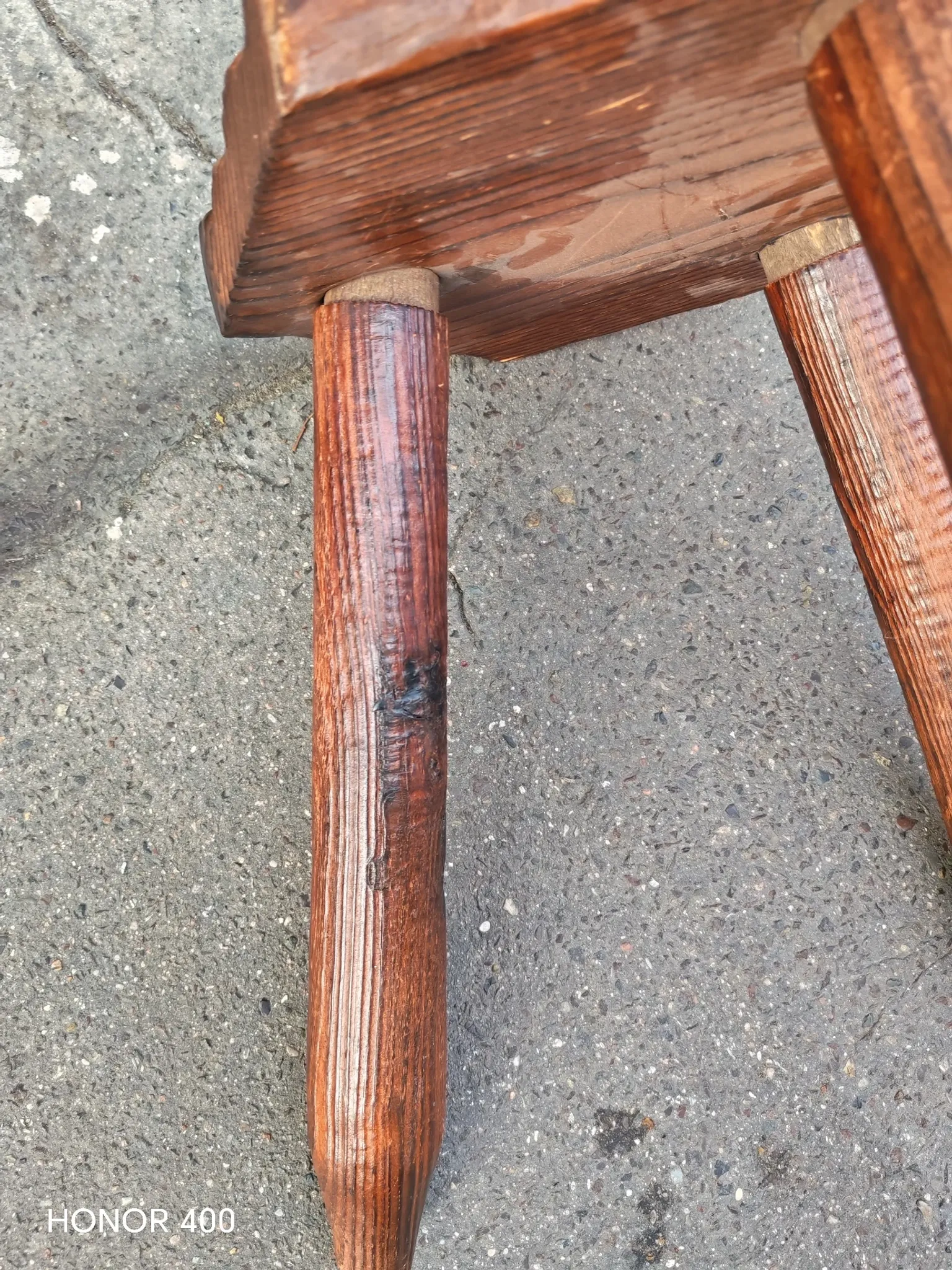 Pair of tripod stools in brutalist style made of pine, Catalonia 1960.
