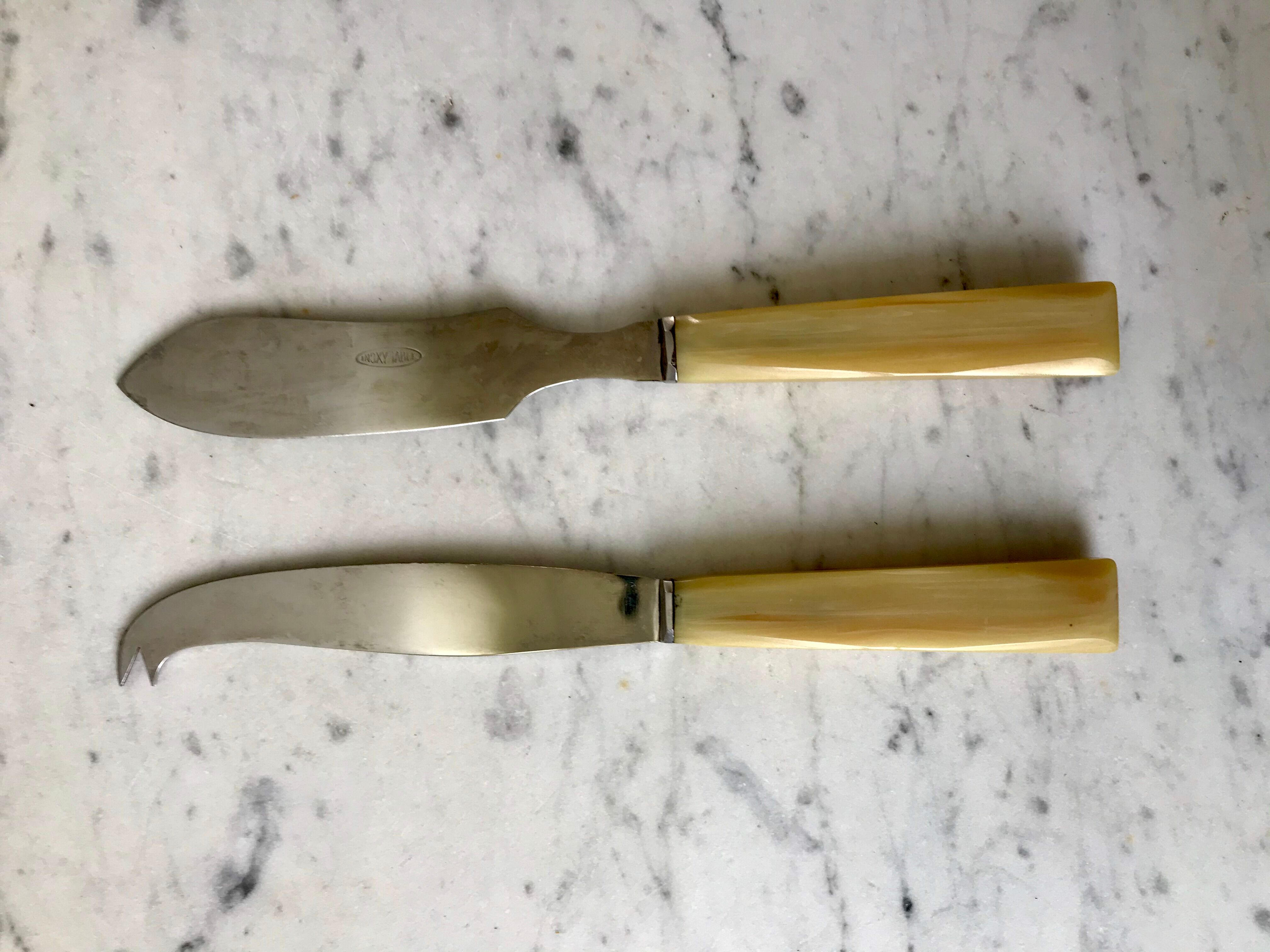 Set of 12 forks and 2 dessert serving knives in horn 60s