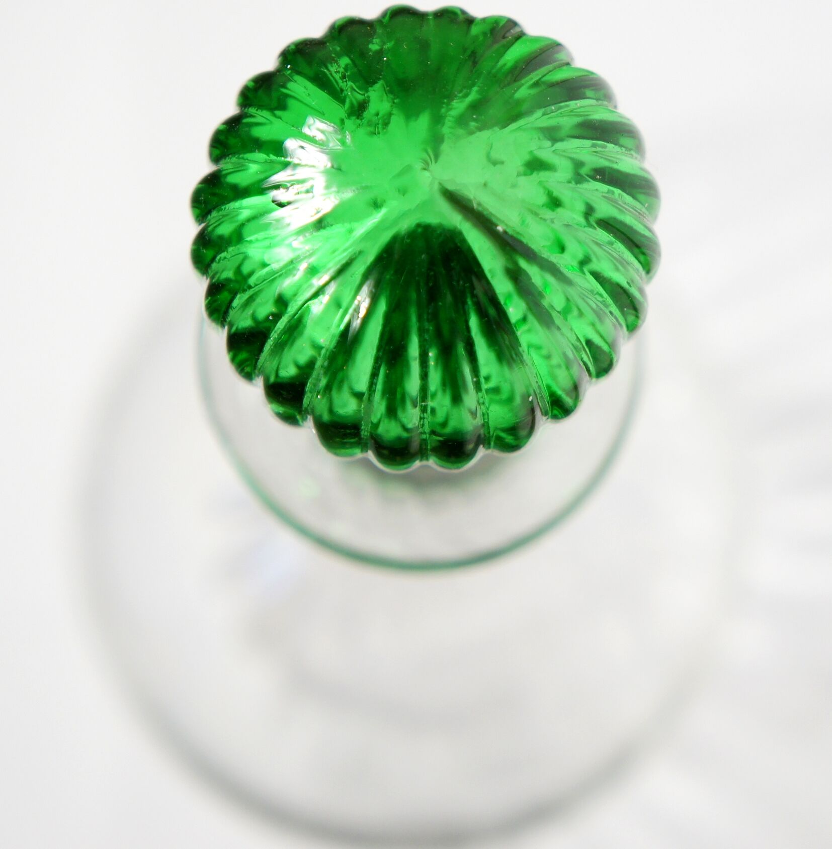 Ribbed blown glass decanter - twisted