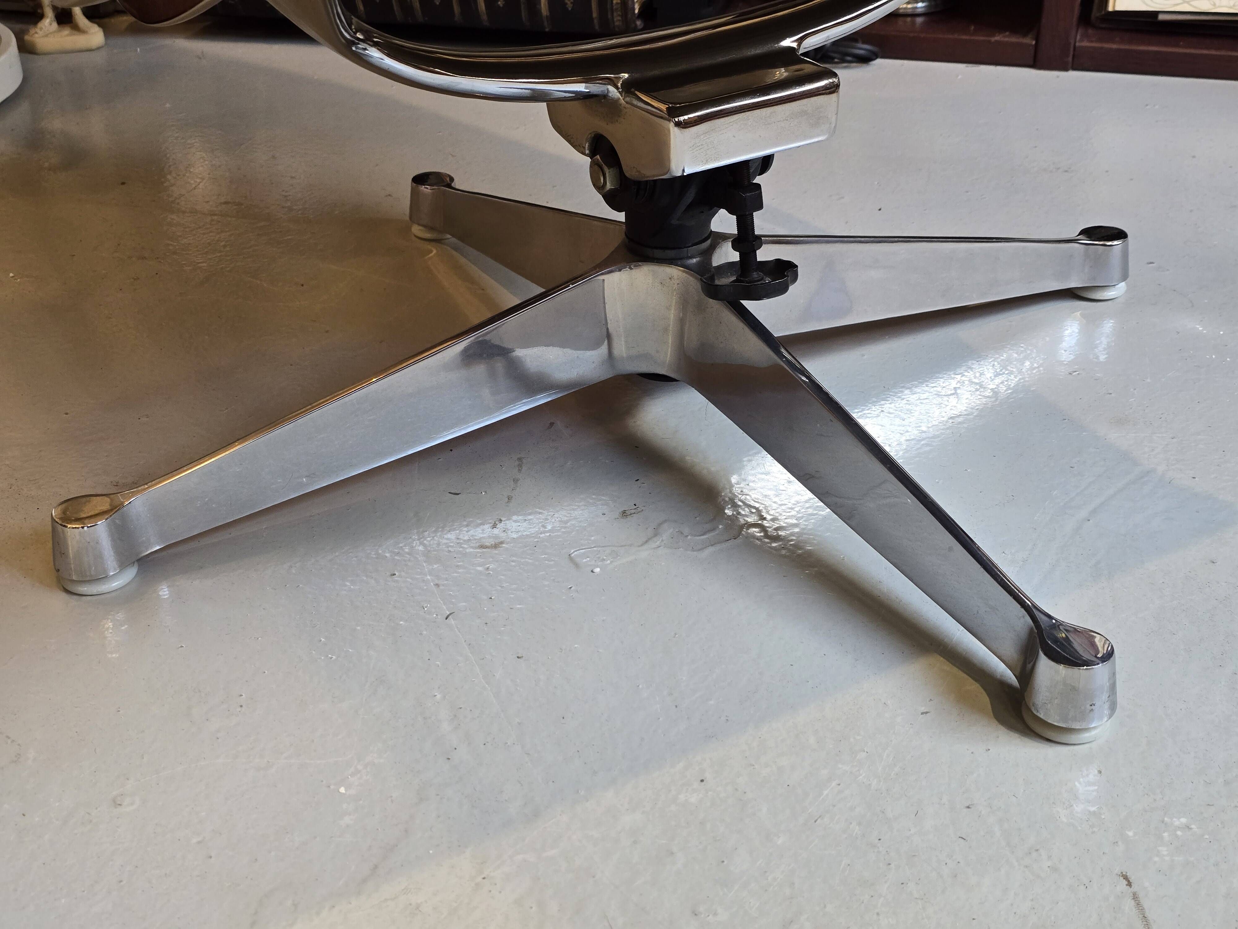 Charles & Ray Eames - Lounge Chair EA 124 - Aluminium Group, H. Miller 1960/70