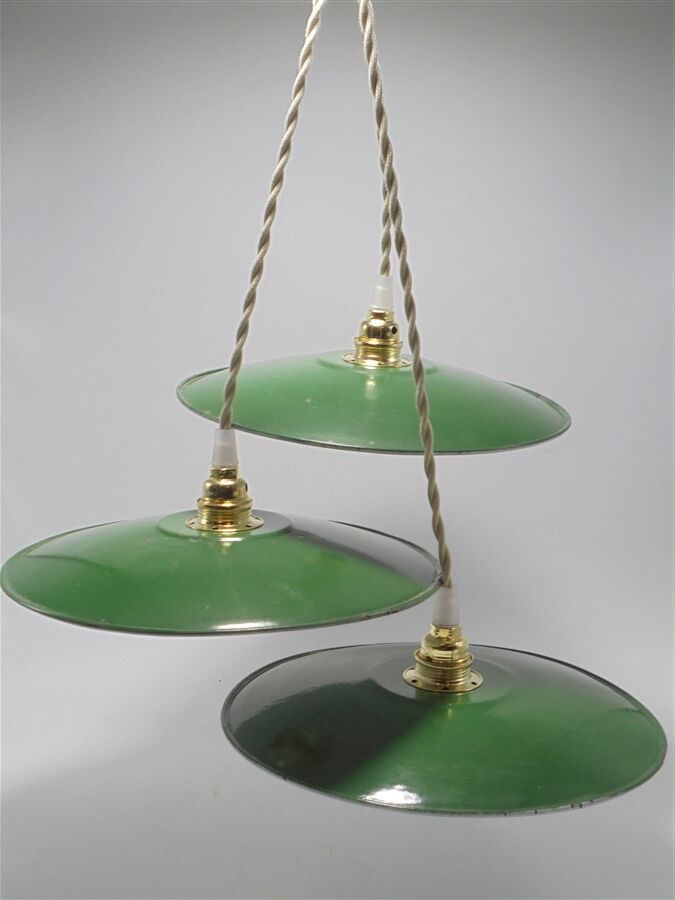 Trio of enamelled sheet metal suspensions