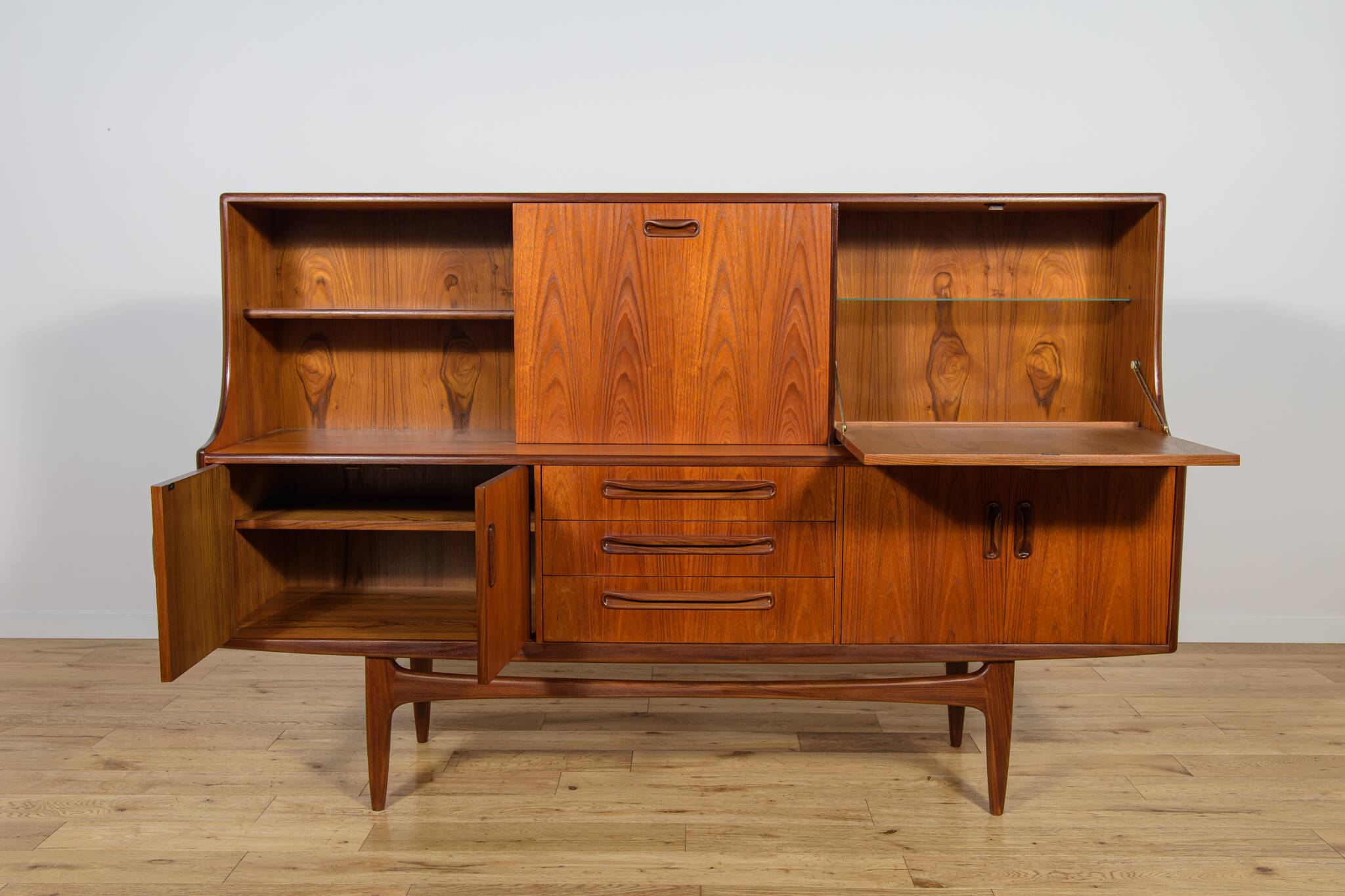Mid-century model Fresco sideboard in teak by Victor Wilkins for G-Plan, United Kingdom, 1960s