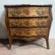 Commode de style Louis XV marquetées toutes faces XX siècle