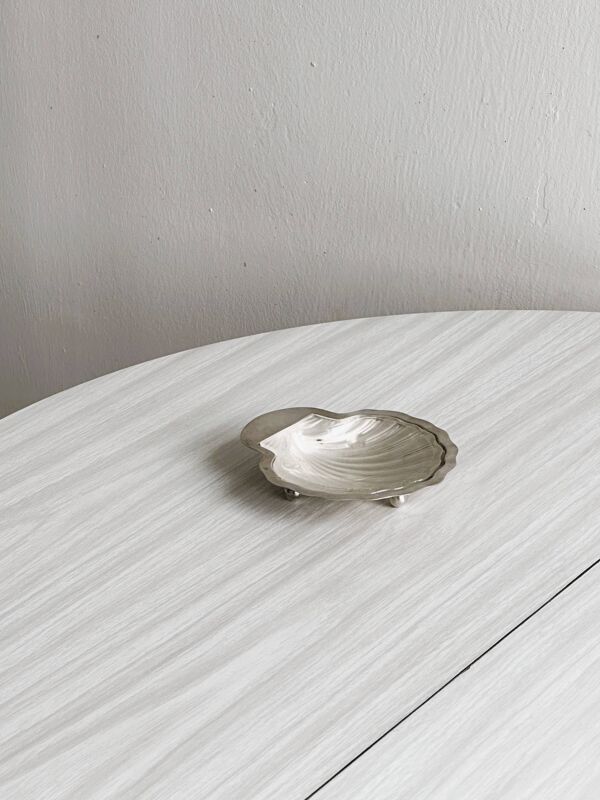 Support à bijoux ou beurrier en forme de coquillage