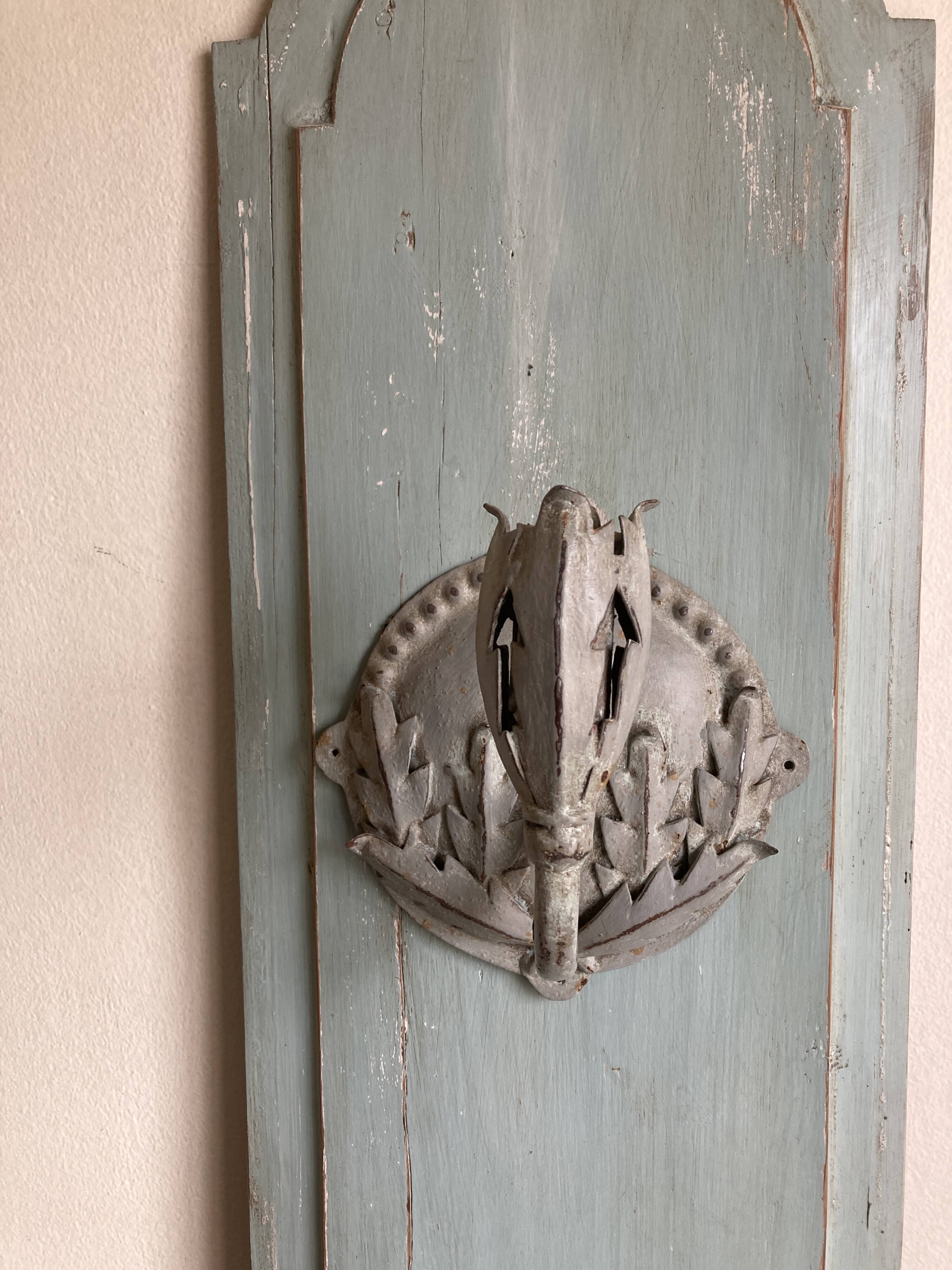 Pair of wall candle holders in Louis XVI neoclassical style with acanthus leaves.