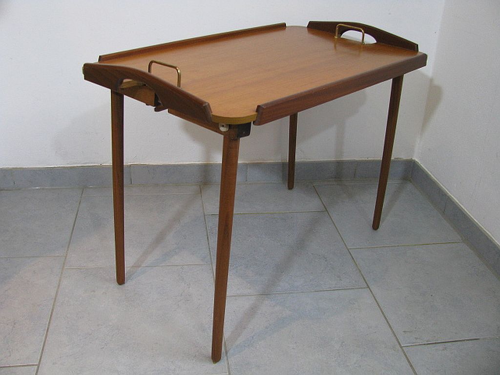 Table d'appoint plateau de service Aase Dreieri Ganddal Norvège  en teck et chêne années 1960