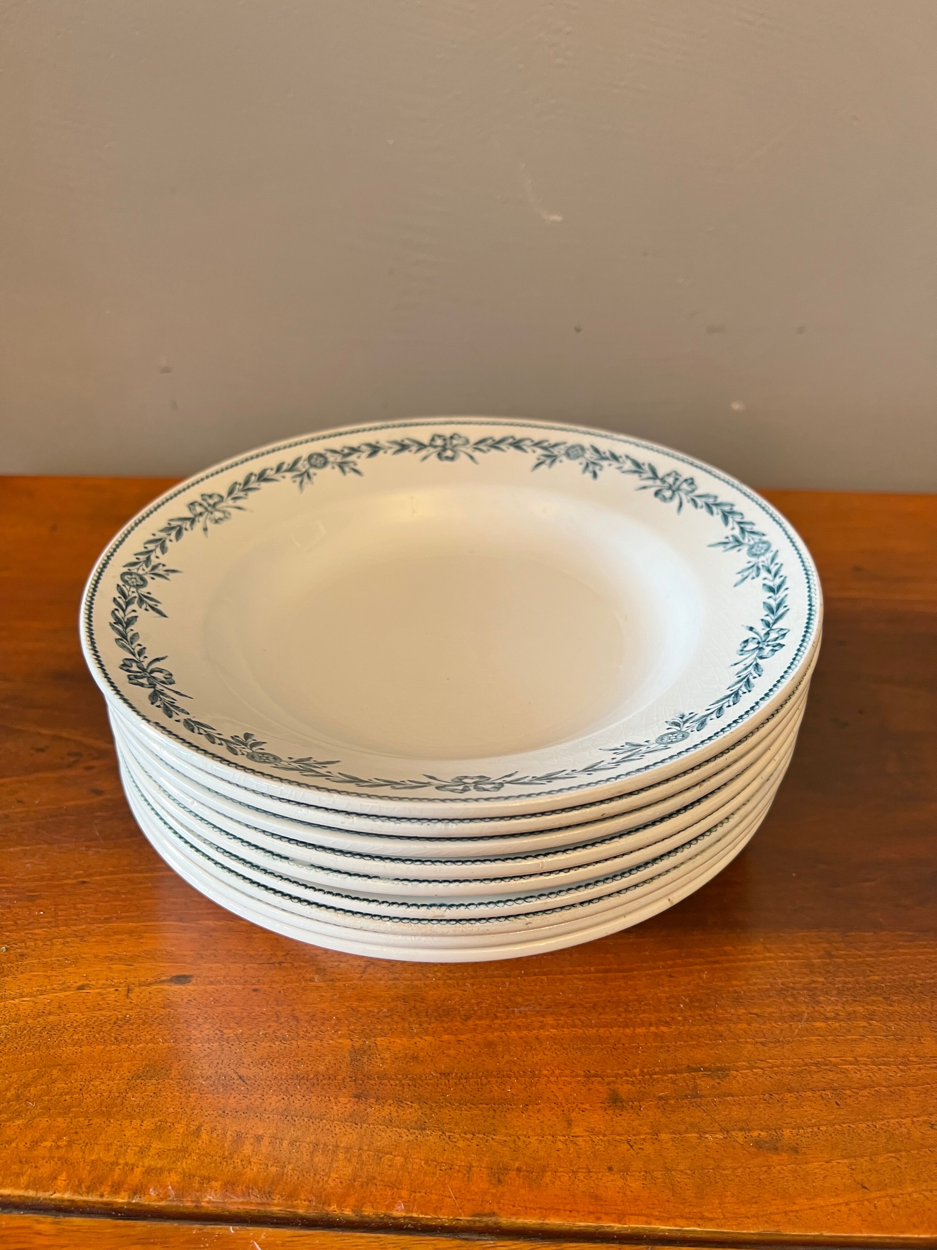 BHV - 9 hollow plates in old earthenware model Lauriers