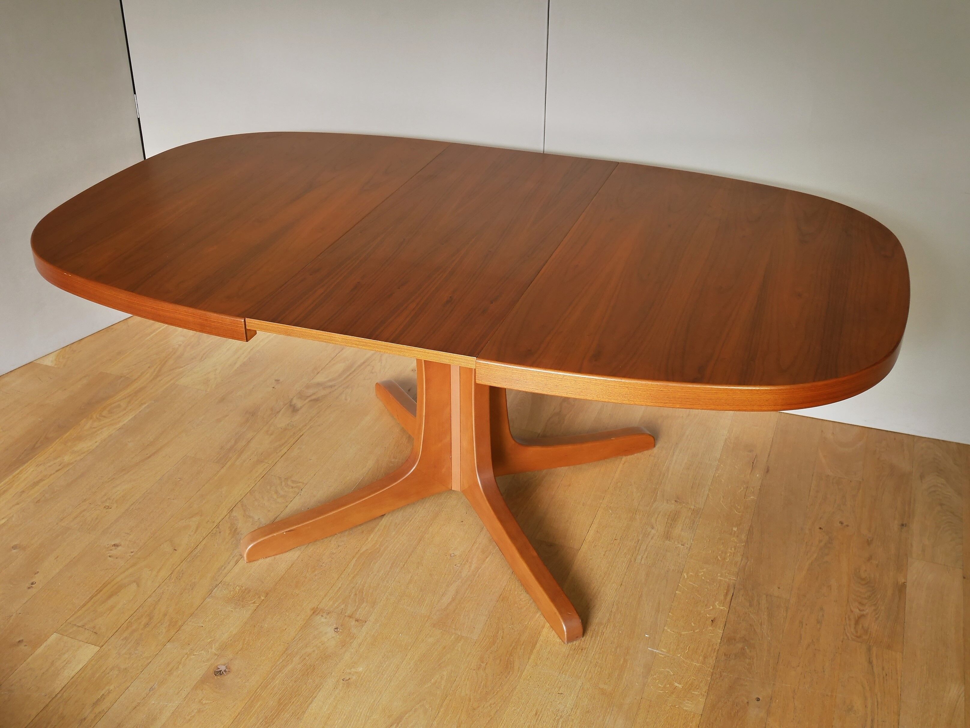 Oval baumann table with extensions from the 60