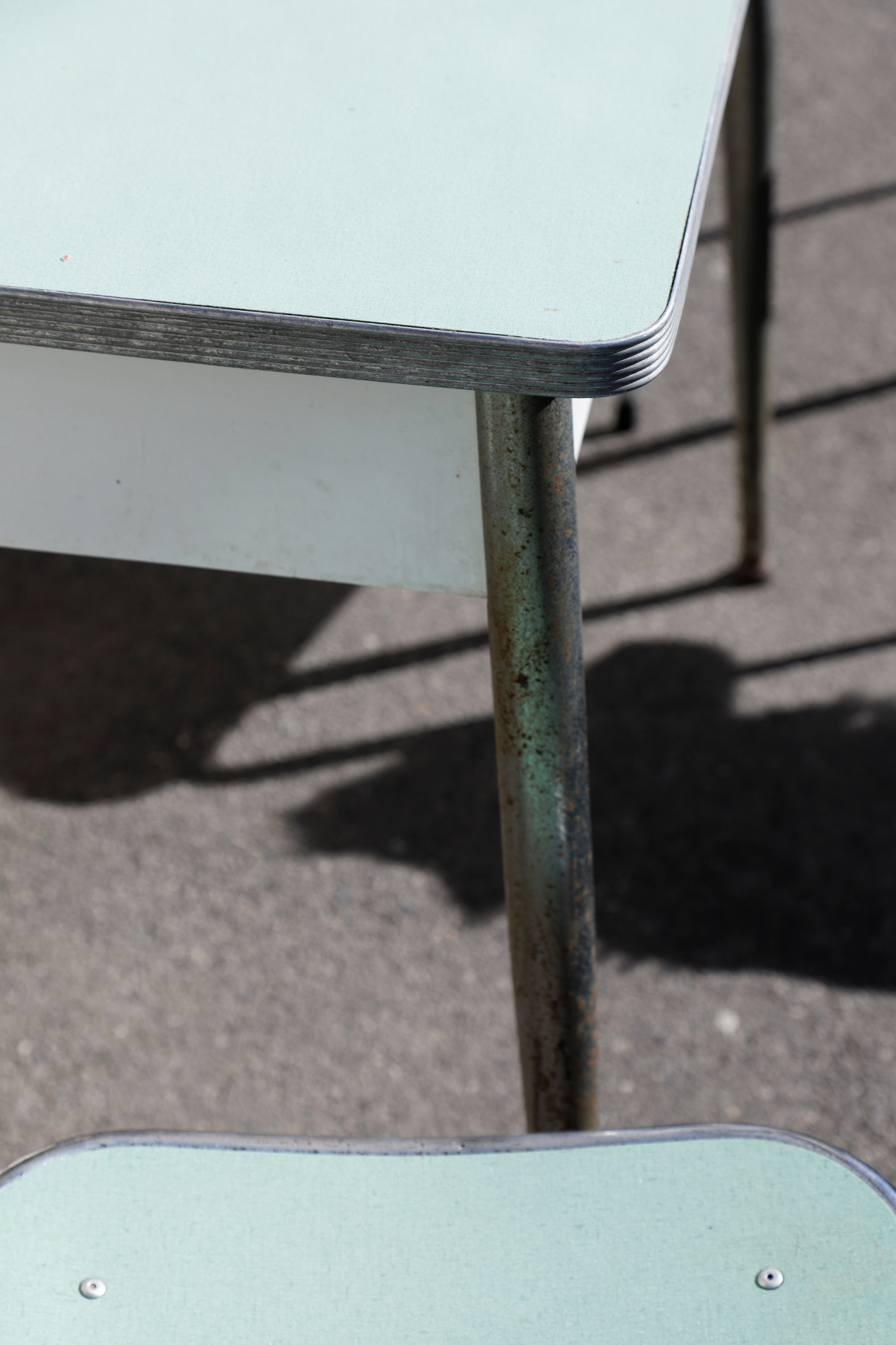 Formica water green table and chairs set