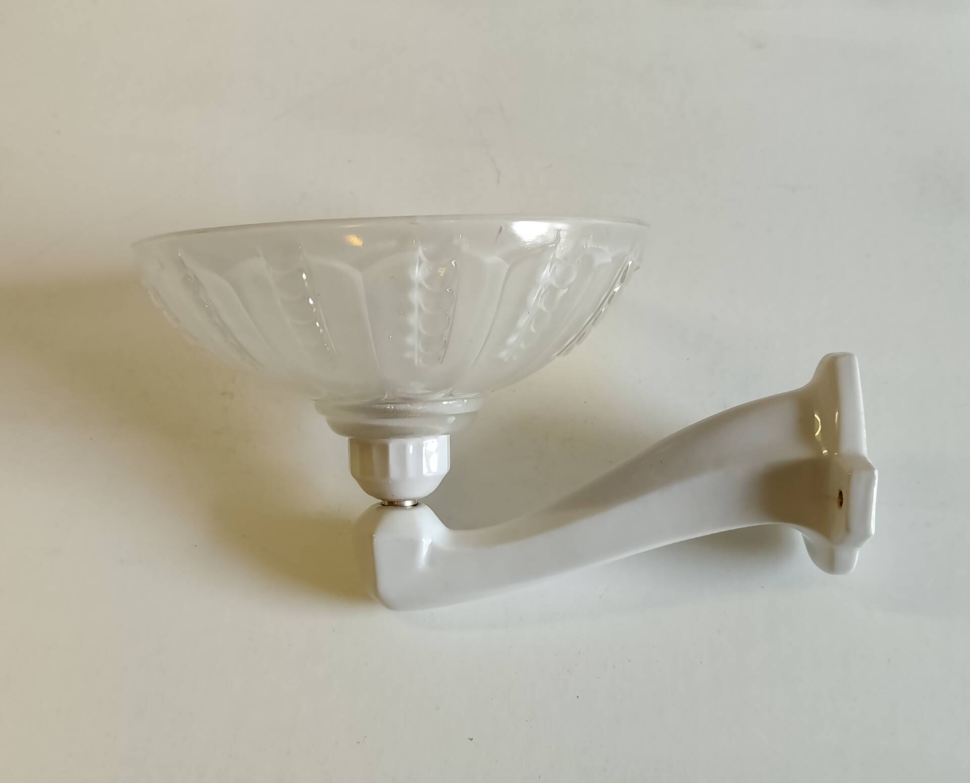 Art Deco wall light in porcelain and glass paste - 1930s/40s