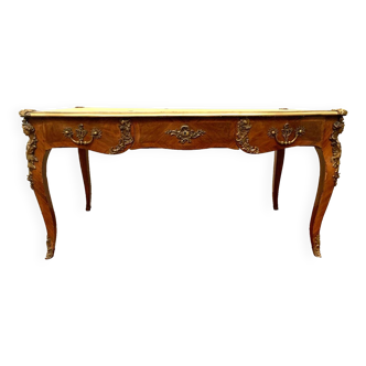 Bureau d'apparat de style Louis XV, dessus de cuir fauve XIXème siècle