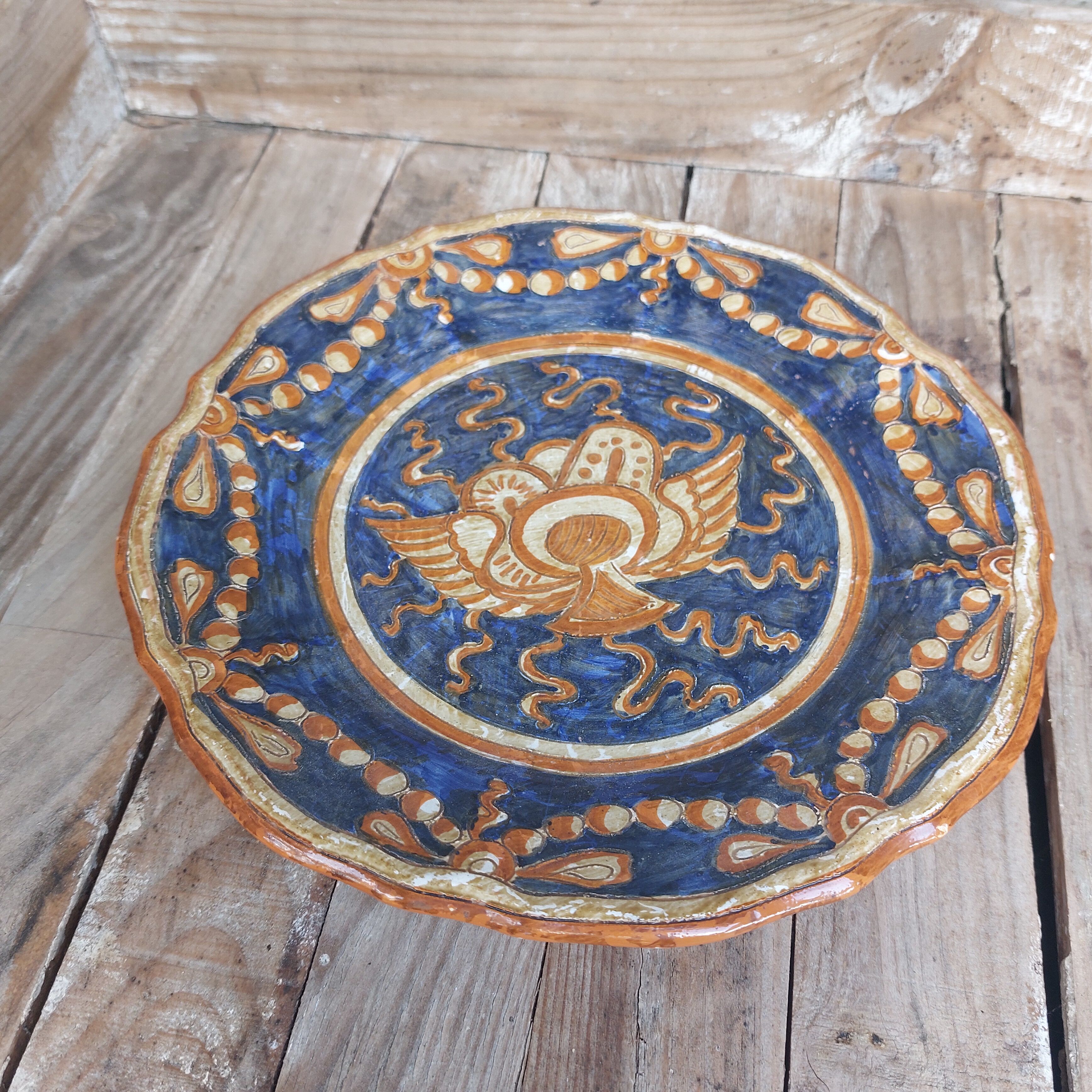 Decorative Italian majolica plate