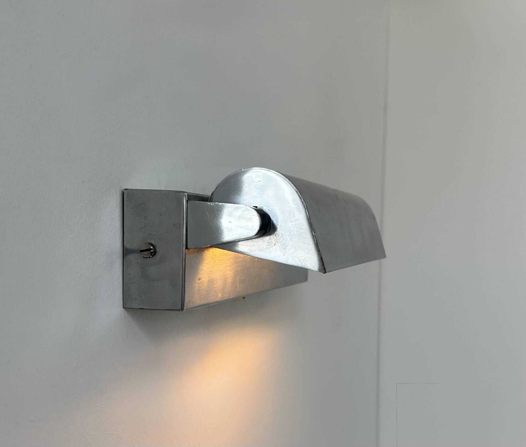 Vintage adjustable wall lamp, chrome-plated metal, modernist, France, 1940