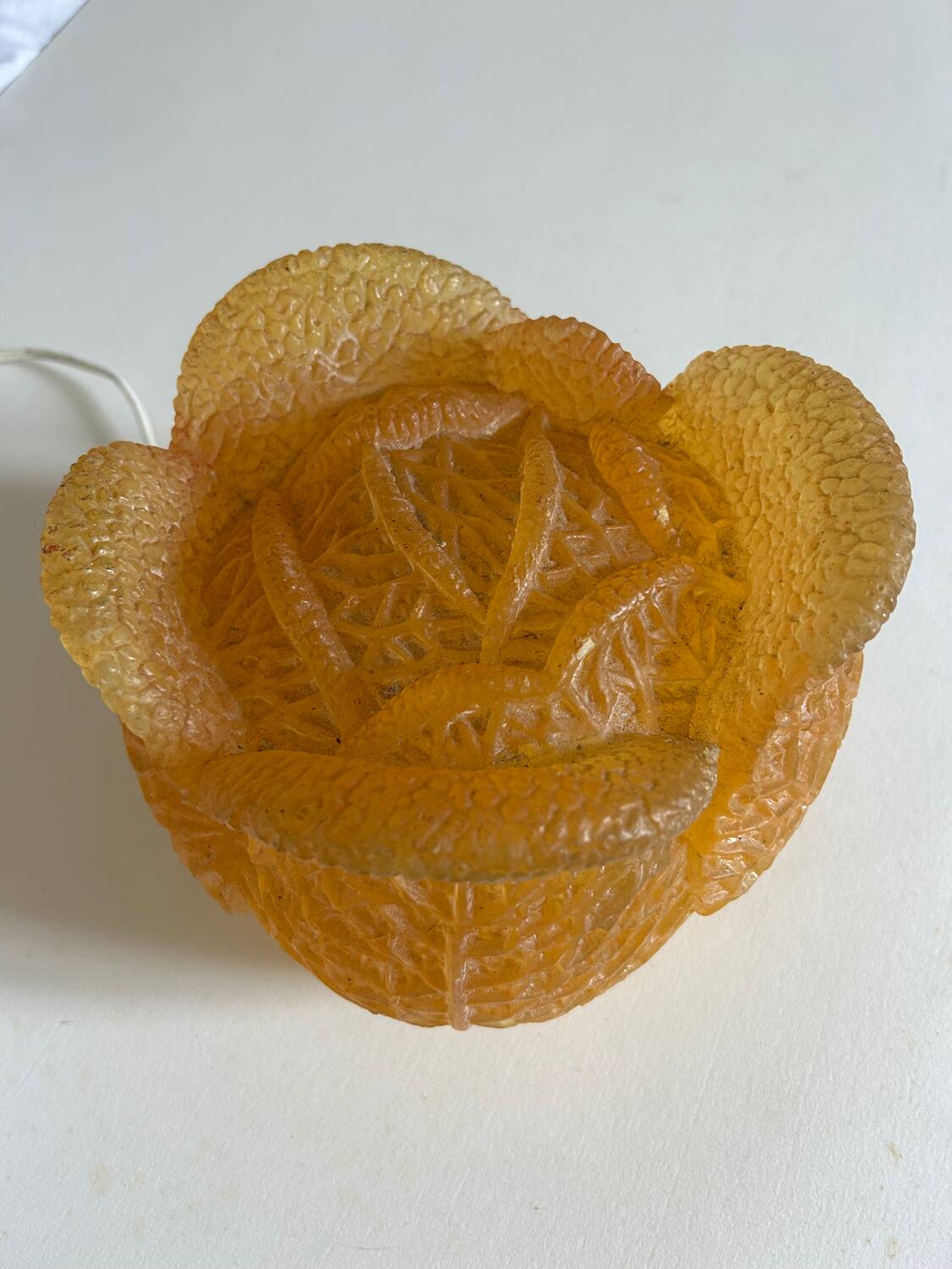 Original amber orange resin lamp in the shape of a cabbage, dating from the years.