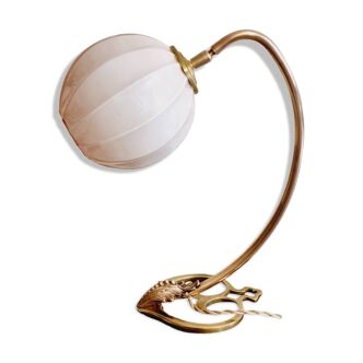 Lampe laiton col de cygne restaurer globe opaline rose