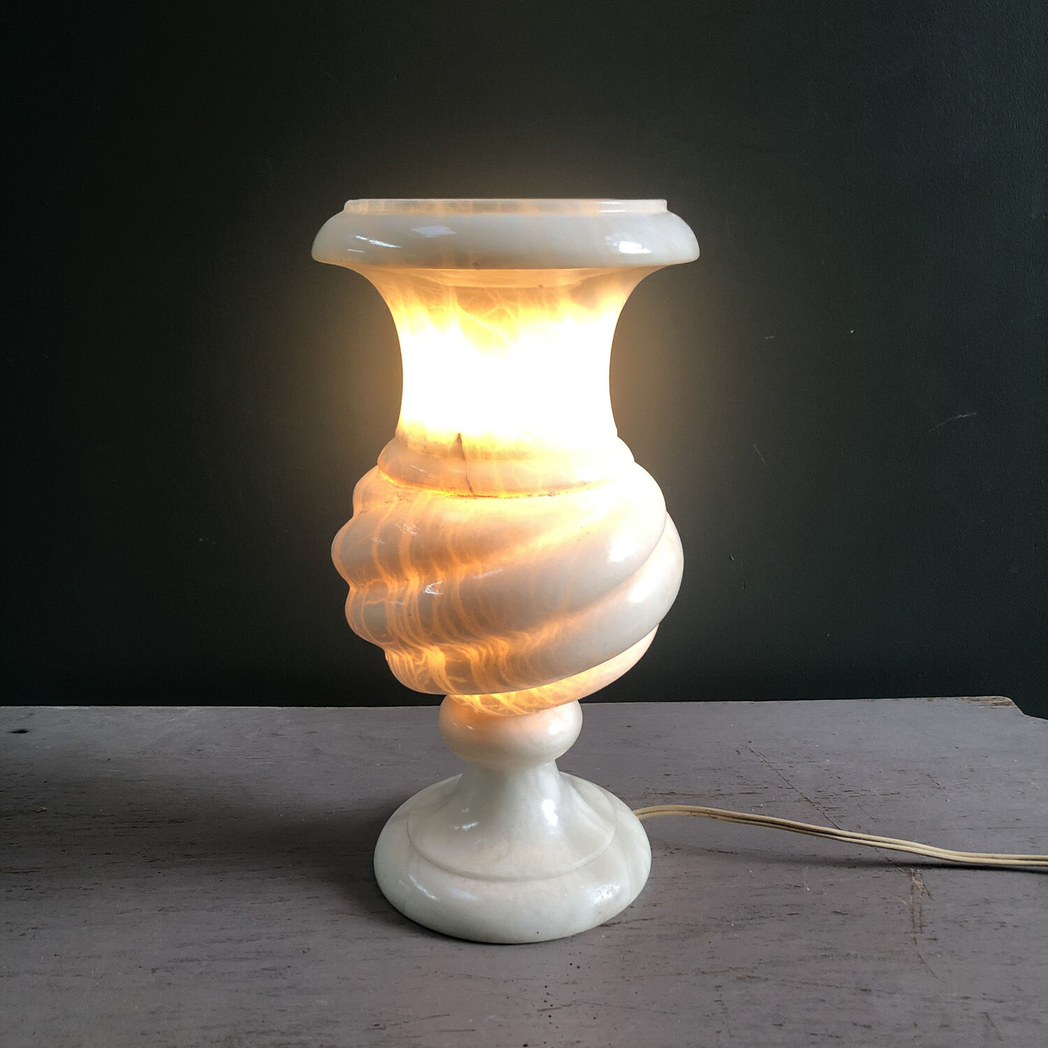 Twisted alabaster lamp