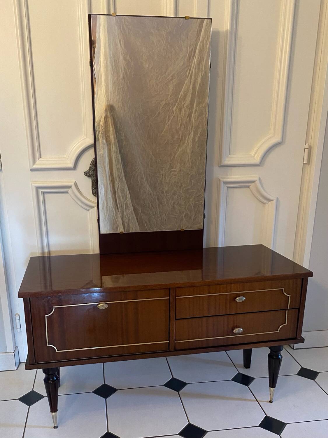 Scandinavian dressing table with triptych mirror