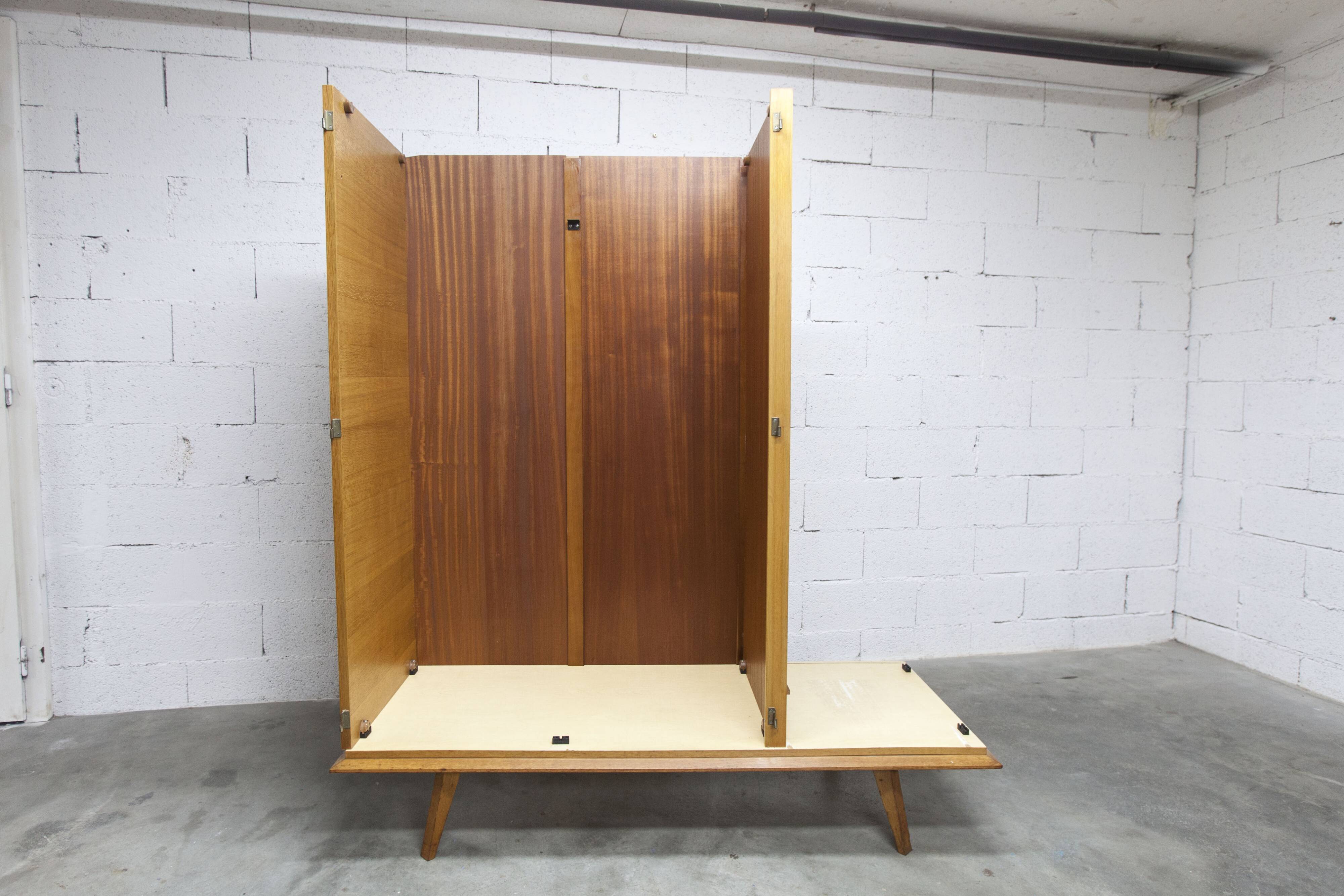 French wardrobe with tapered legs, 3 doors, 1 mirror (27*130), and 1 drawer.