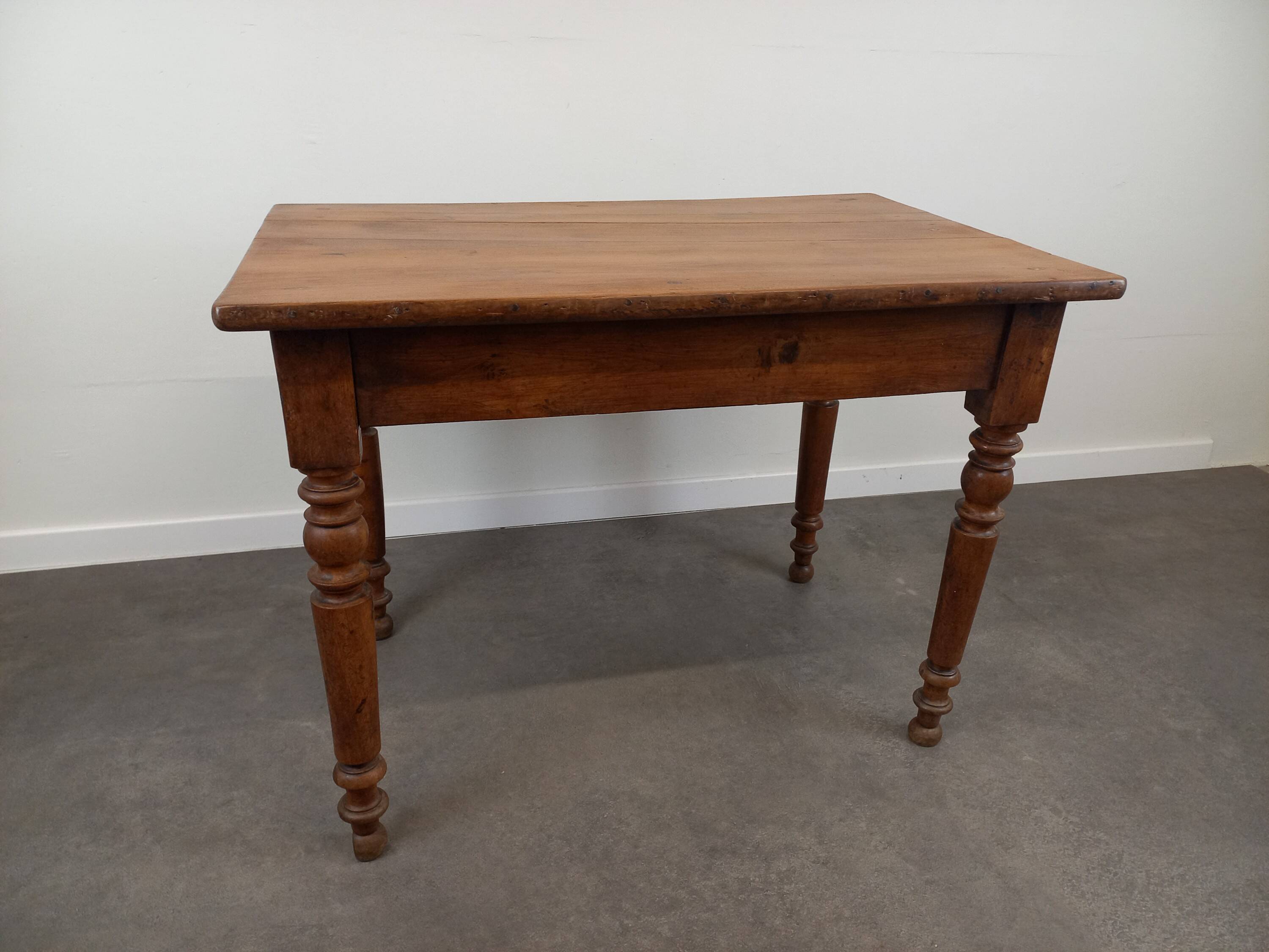 Table bistrot en noyer