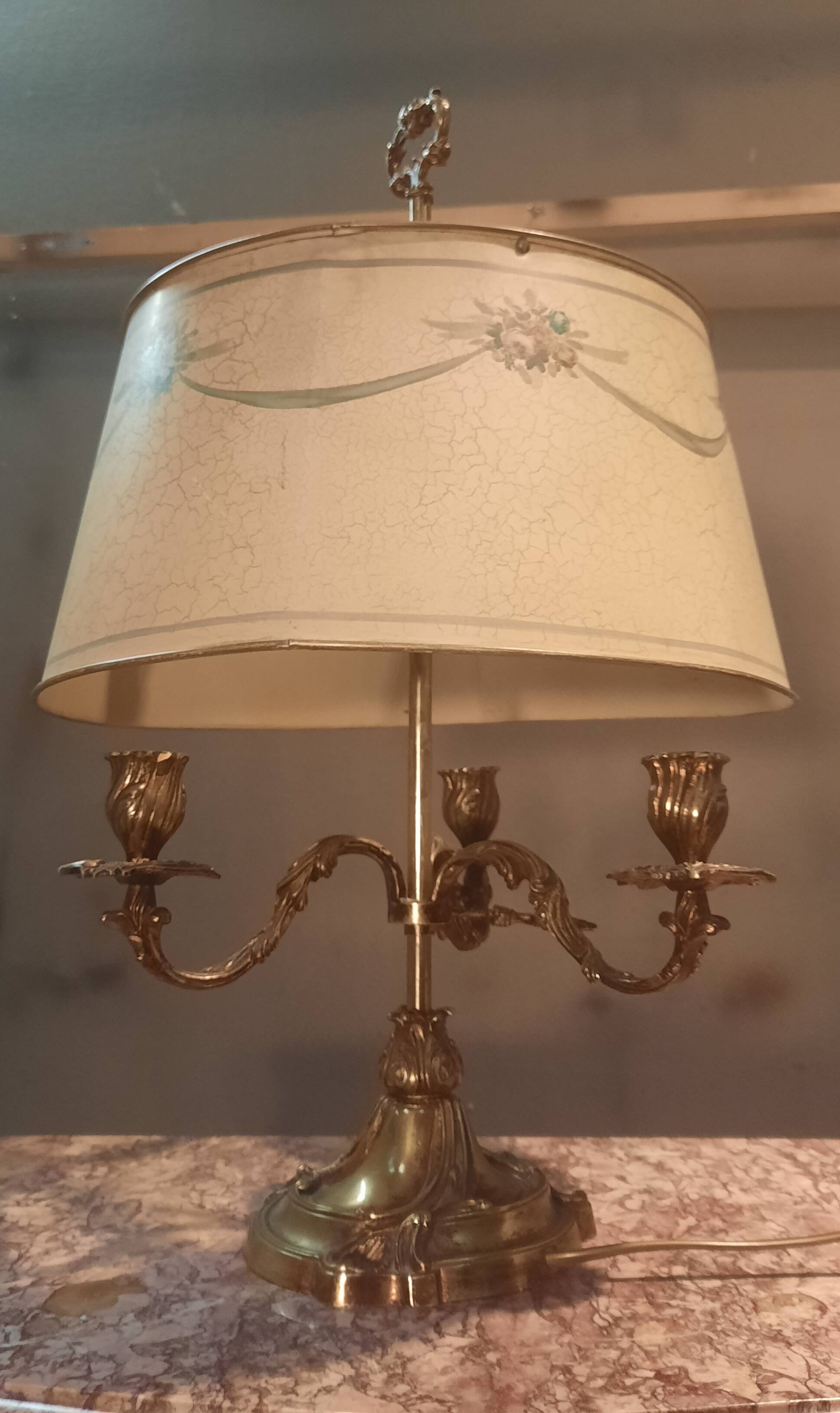 Lampe en bronze à  3 bras de style Louis XV