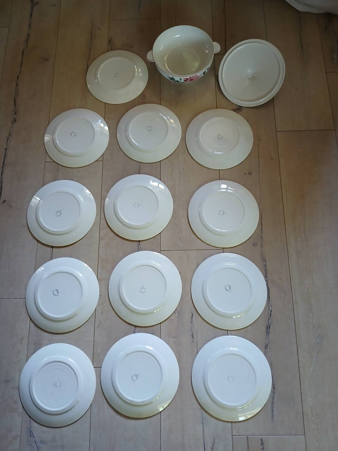 12 antique flat plates + HBCM soup tureen