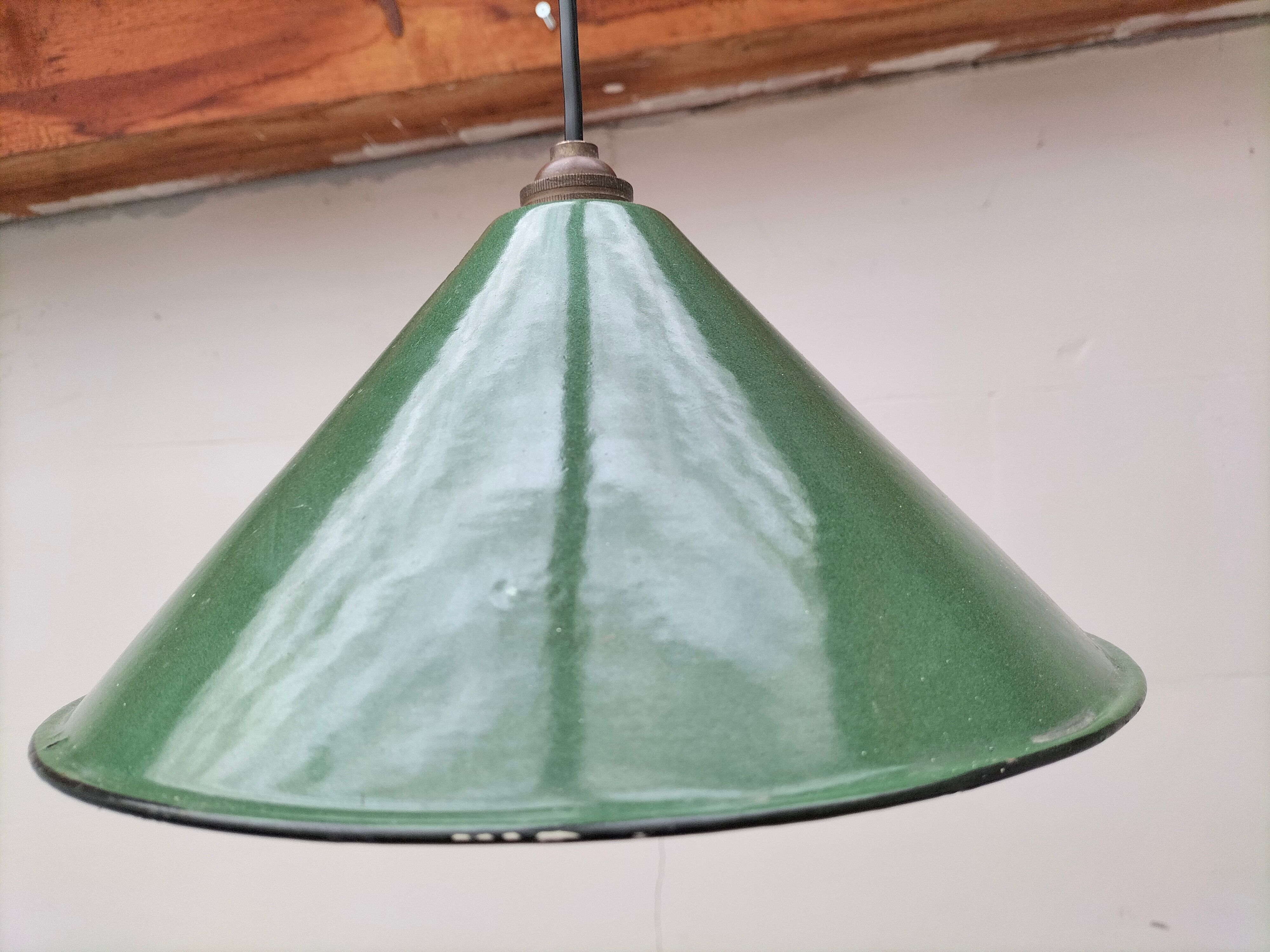 Industrial enamelled lamp